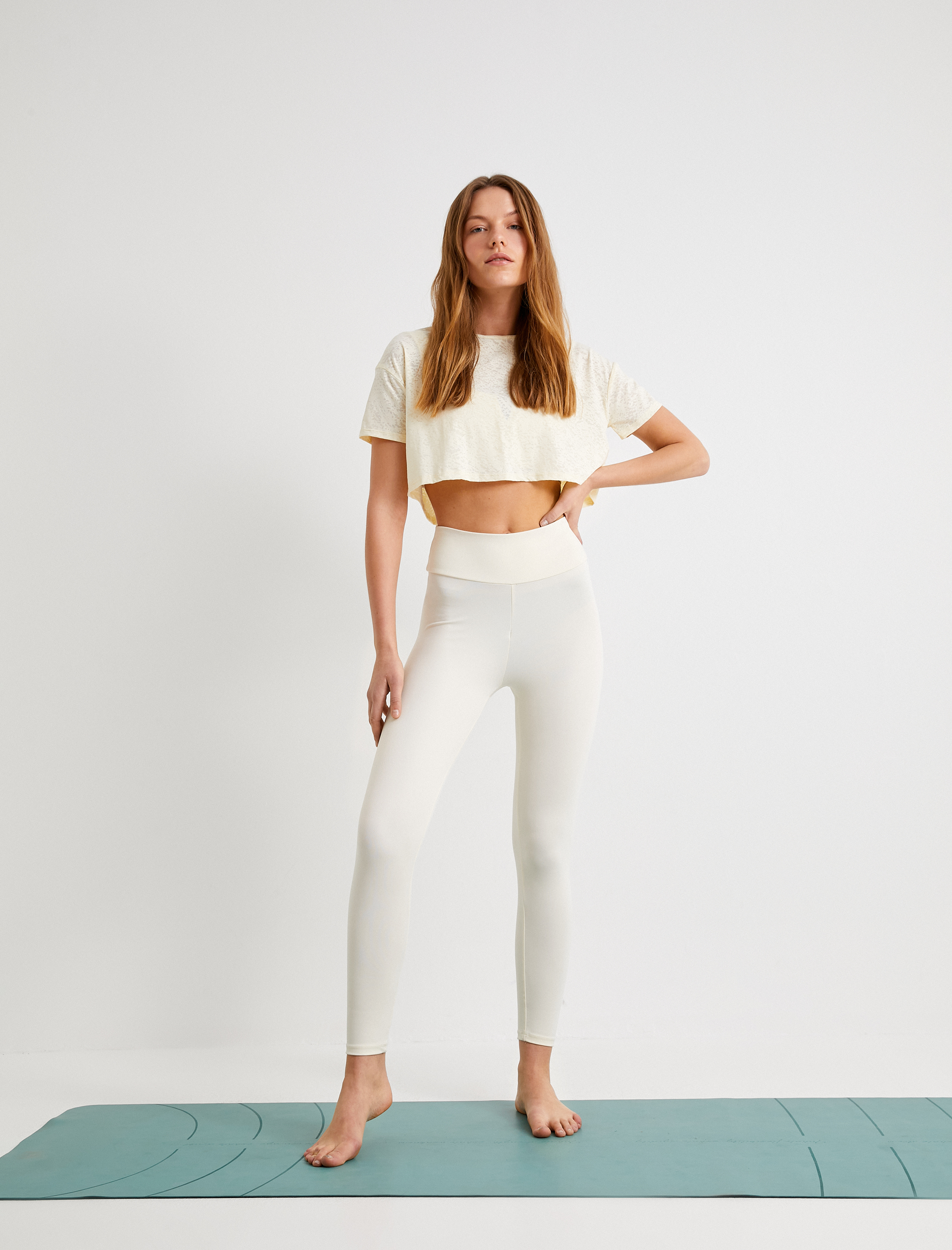   Transparan Crop Spor Tişört Çiçekli Kısa Kollu Bisiklet Yaka Rahat Kalıp