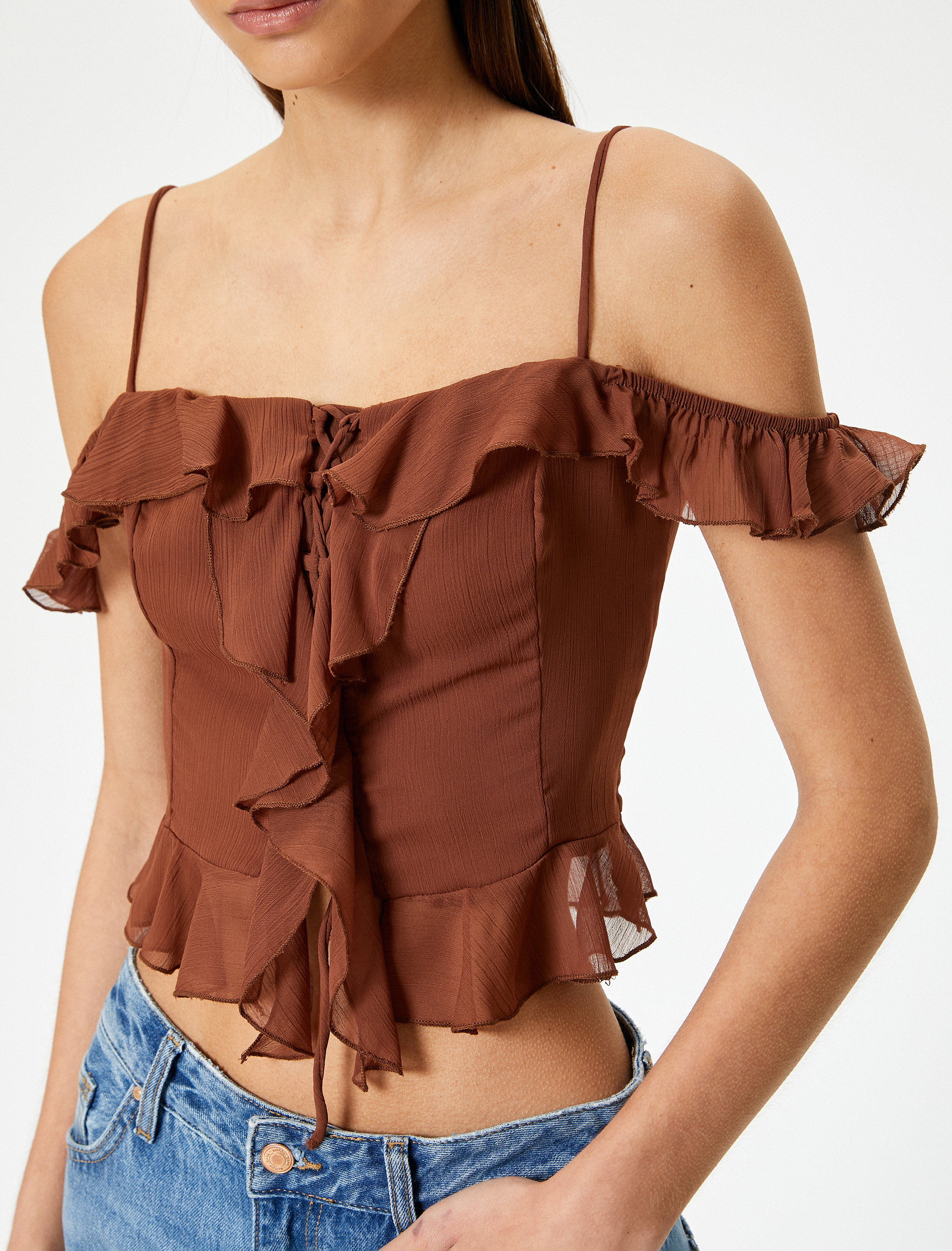   Omuzları Açık Fırfırlı Bluz Crop İnce Askılı