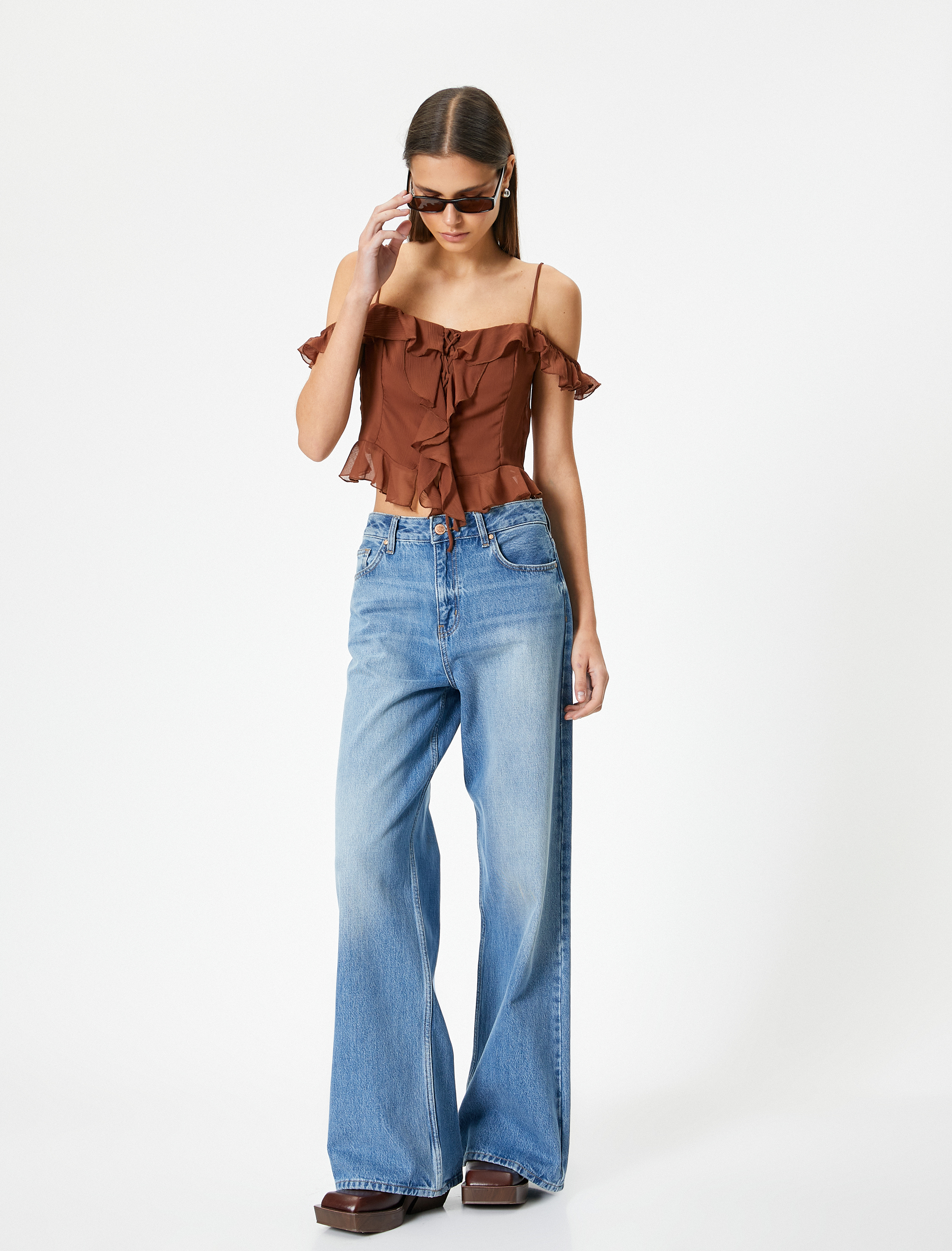   Omuzları Açık Fırfırlı Bluz Crop İnce Askılı