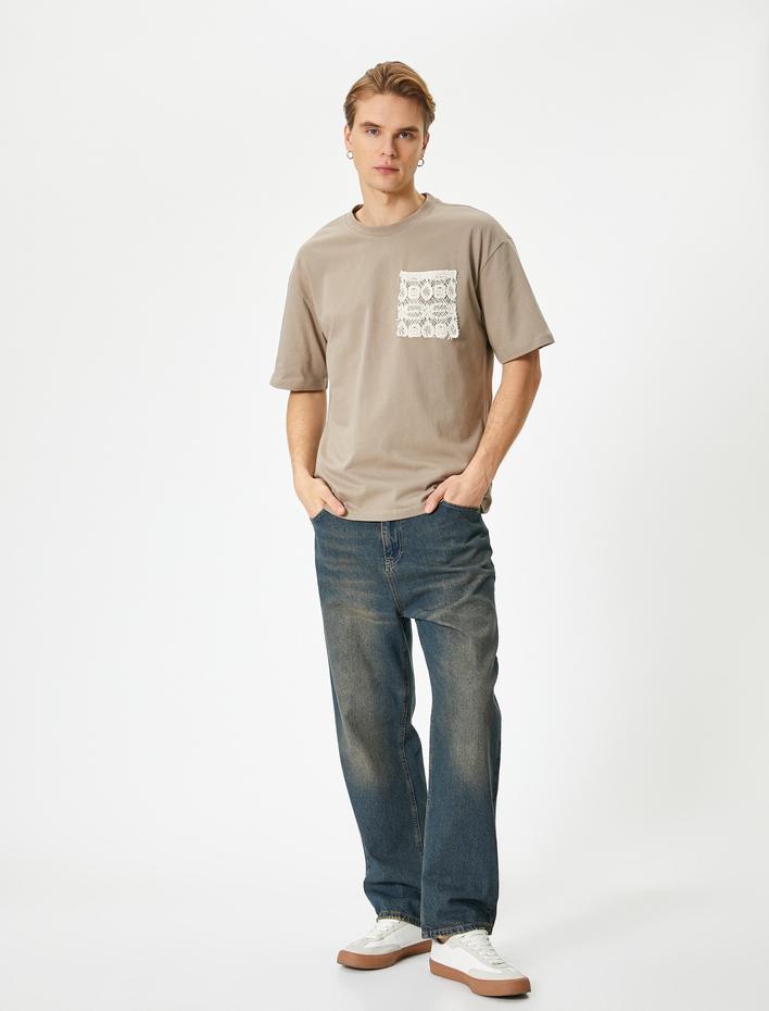  Bisiklet Yaka Tişört Cep Detaylı Nakışlı Kısa Kollu