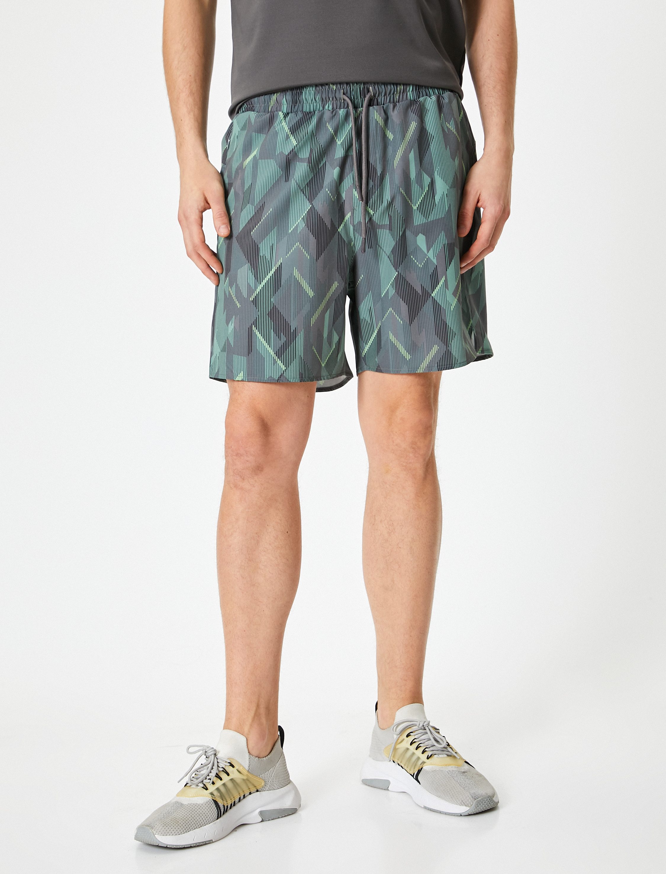   Spor Şort Beli Bağcıklı Desenli Cep Detaylı