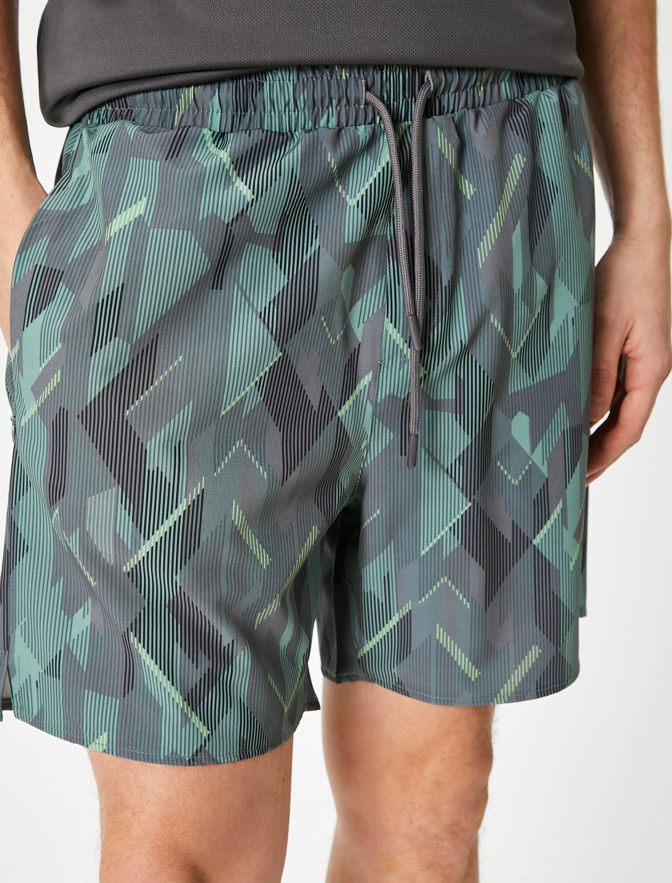   Spor Şort Beli Bağcıklı Desenli Cep Detaylı