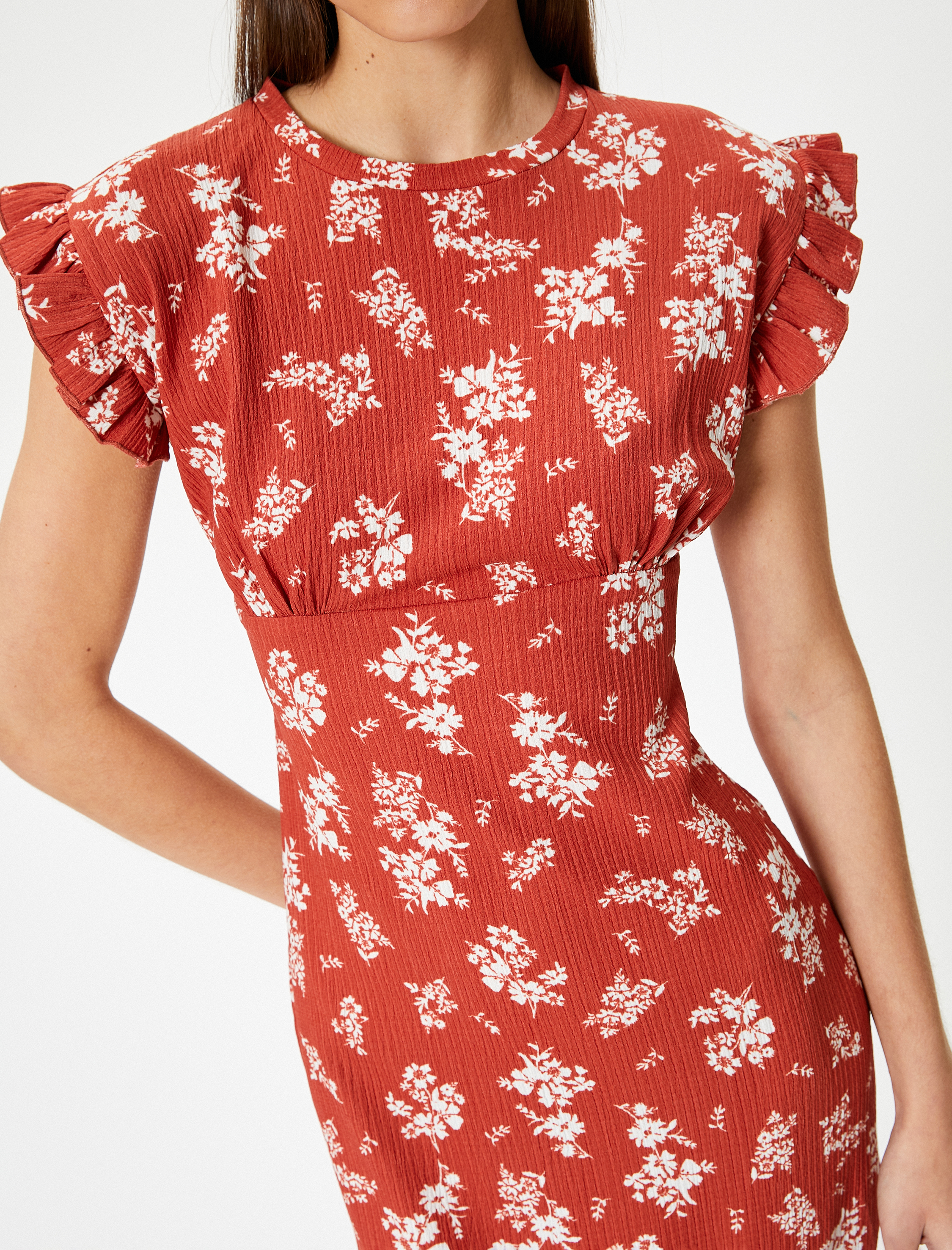   Çiçekli Midi Elbise Belden Oturmalı Yuvarlak Fırfırlı Karpuz Kol Slim Fit Bürümcük