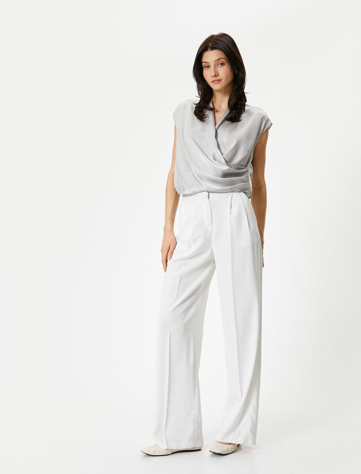  Drape Saten Bluz V Yaka Kısa Kollu