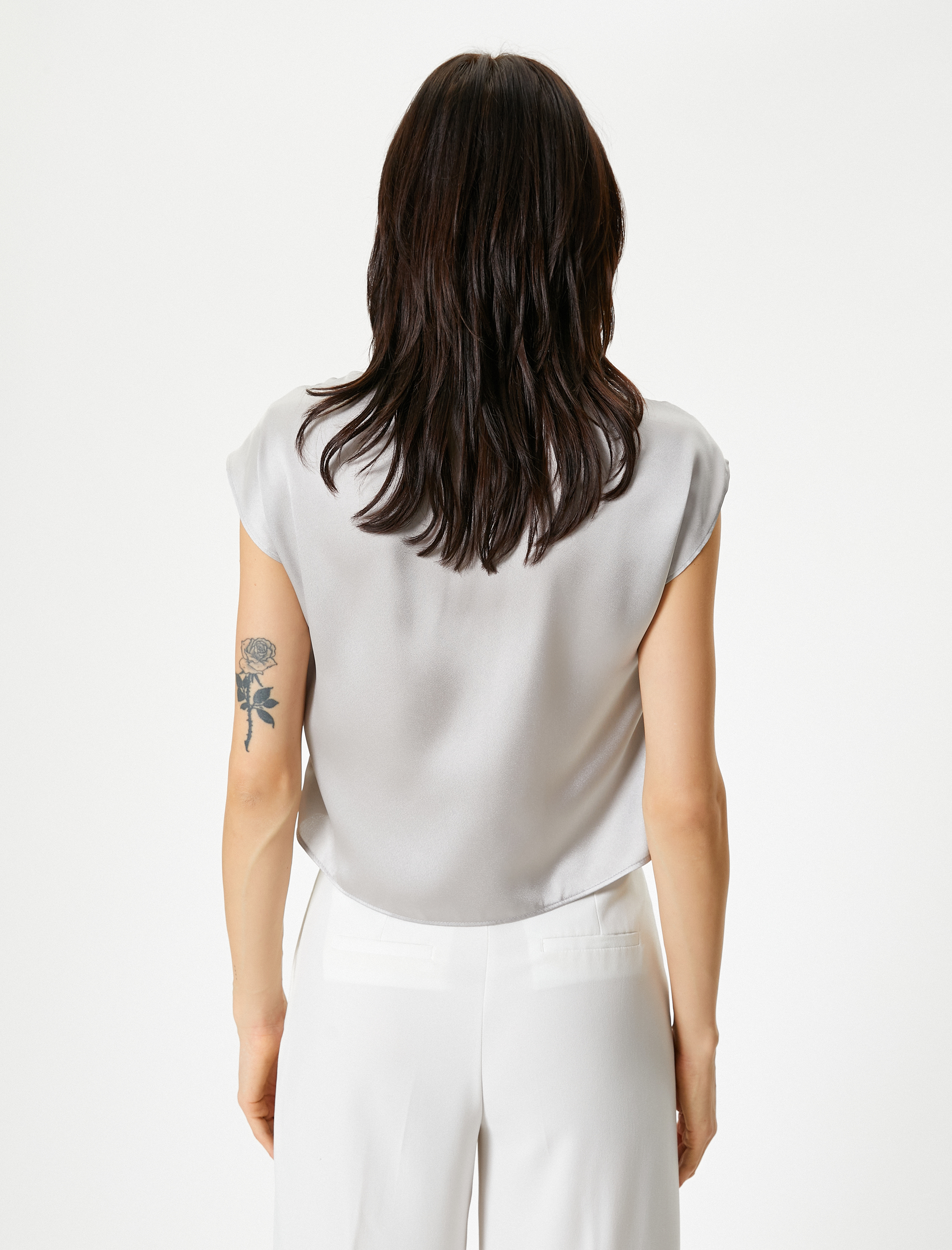   Drape Saten Bluz V Yaka Kısa Kollu