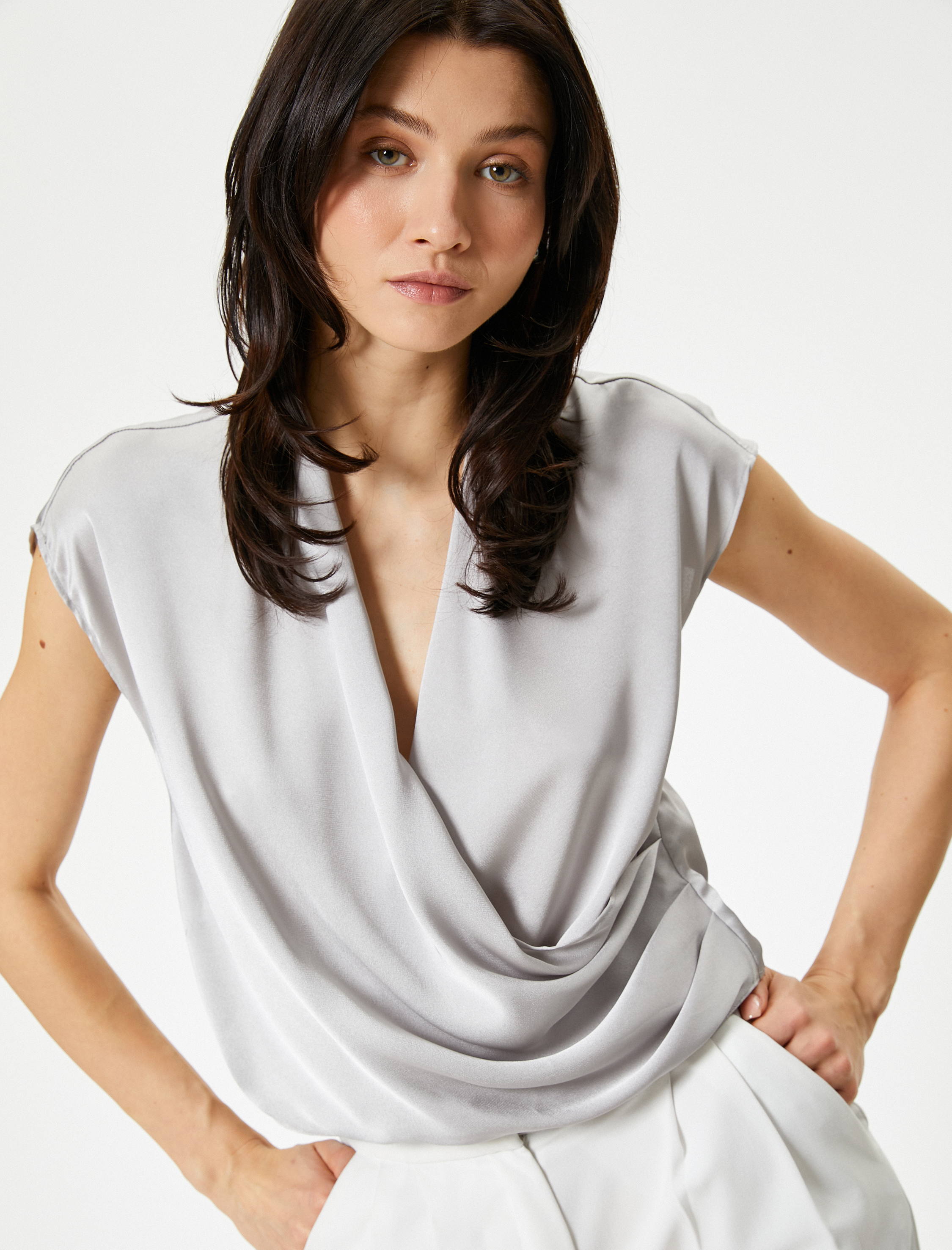   Drape Saten Bluz V Yaka Kısa Kollu