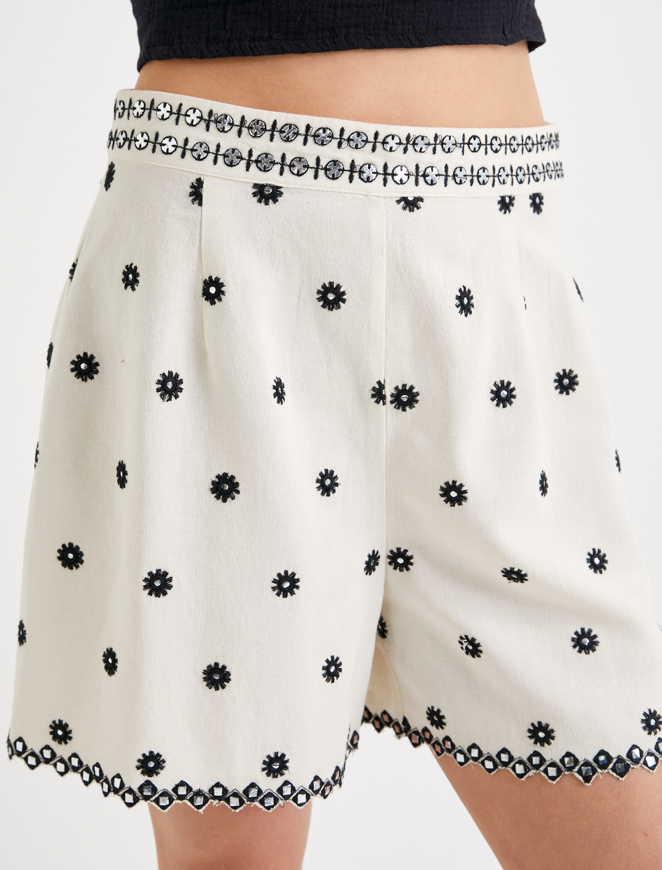   Mini Şort Çiçek Fistolu Normal Bel