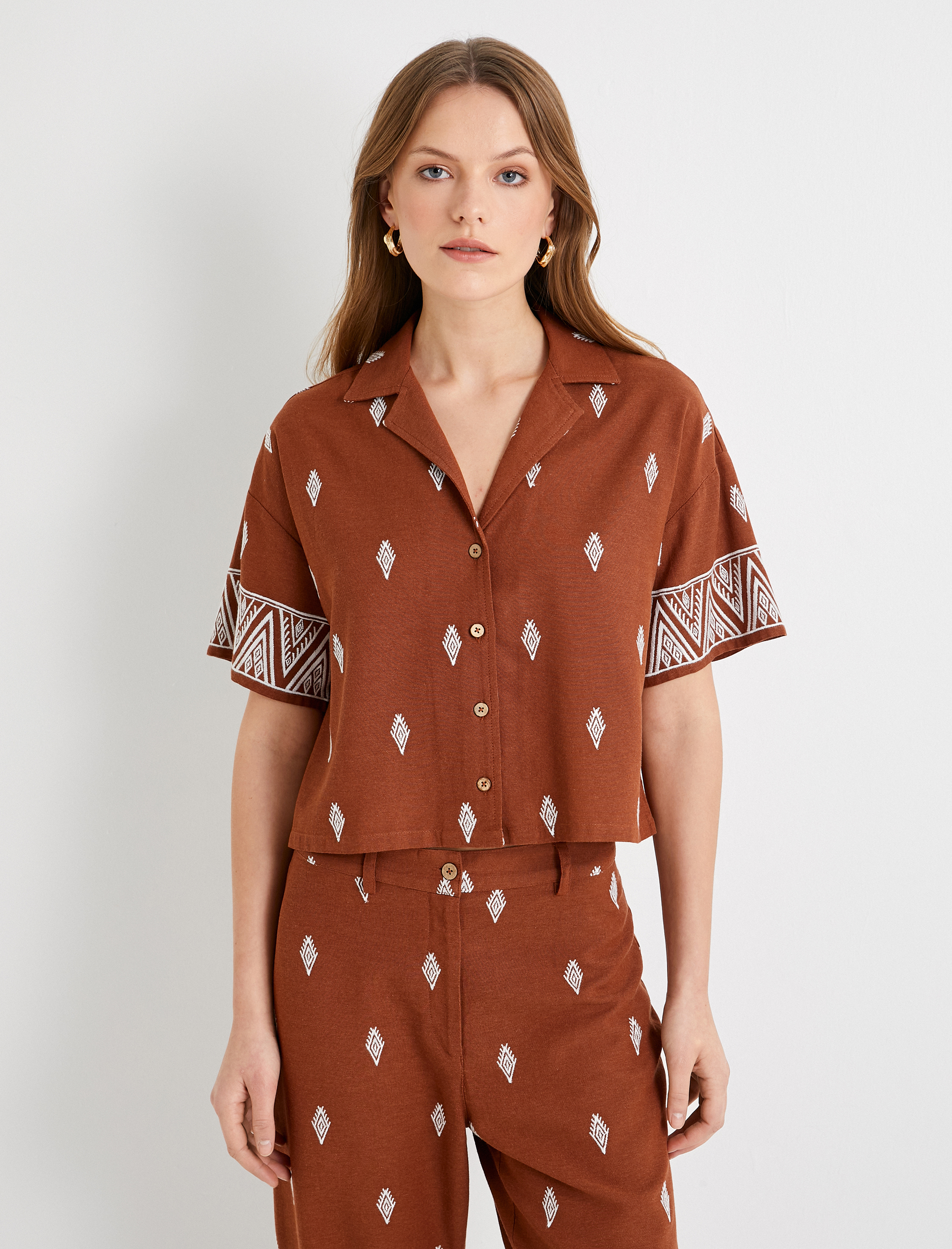   Crop Gömlek Etnik Desenli Kısa Kollu Düğmeli