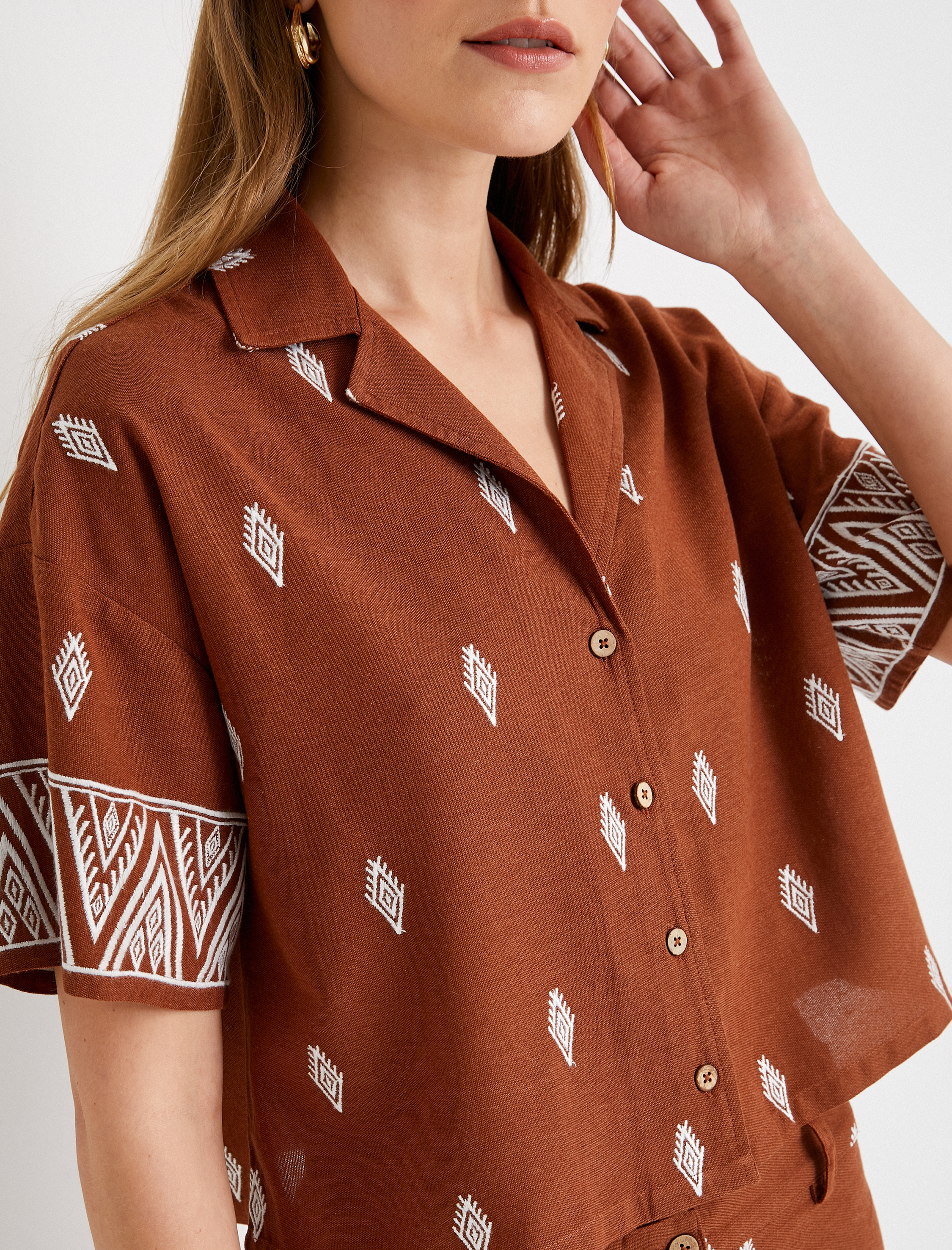  Crop Gömlek Etnik Desenli Kısa Kollu Düğmeli