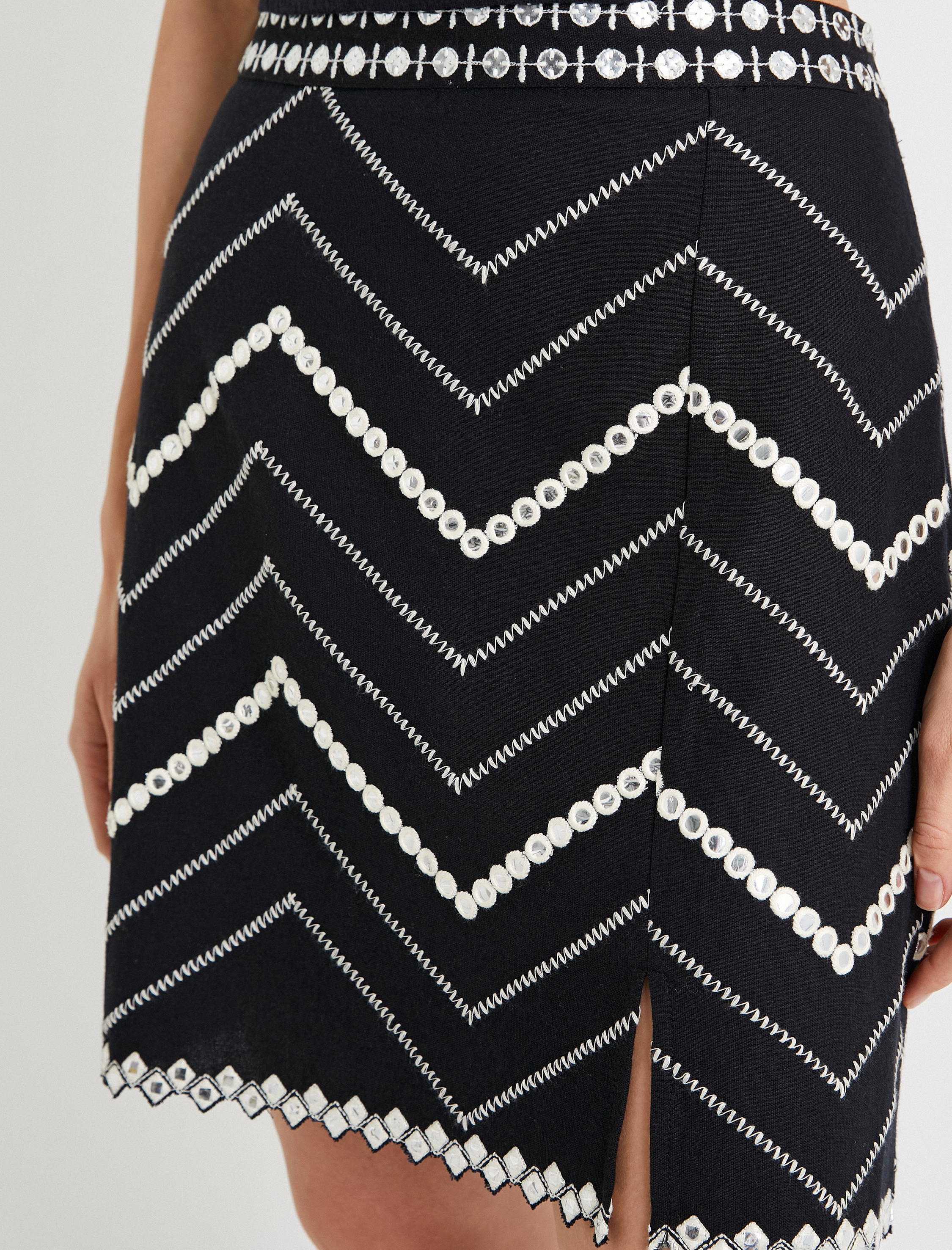   Astarsız Mini Kalem Etek Parlak İşlemeli Yırtmaç Detaylı Normal Bel