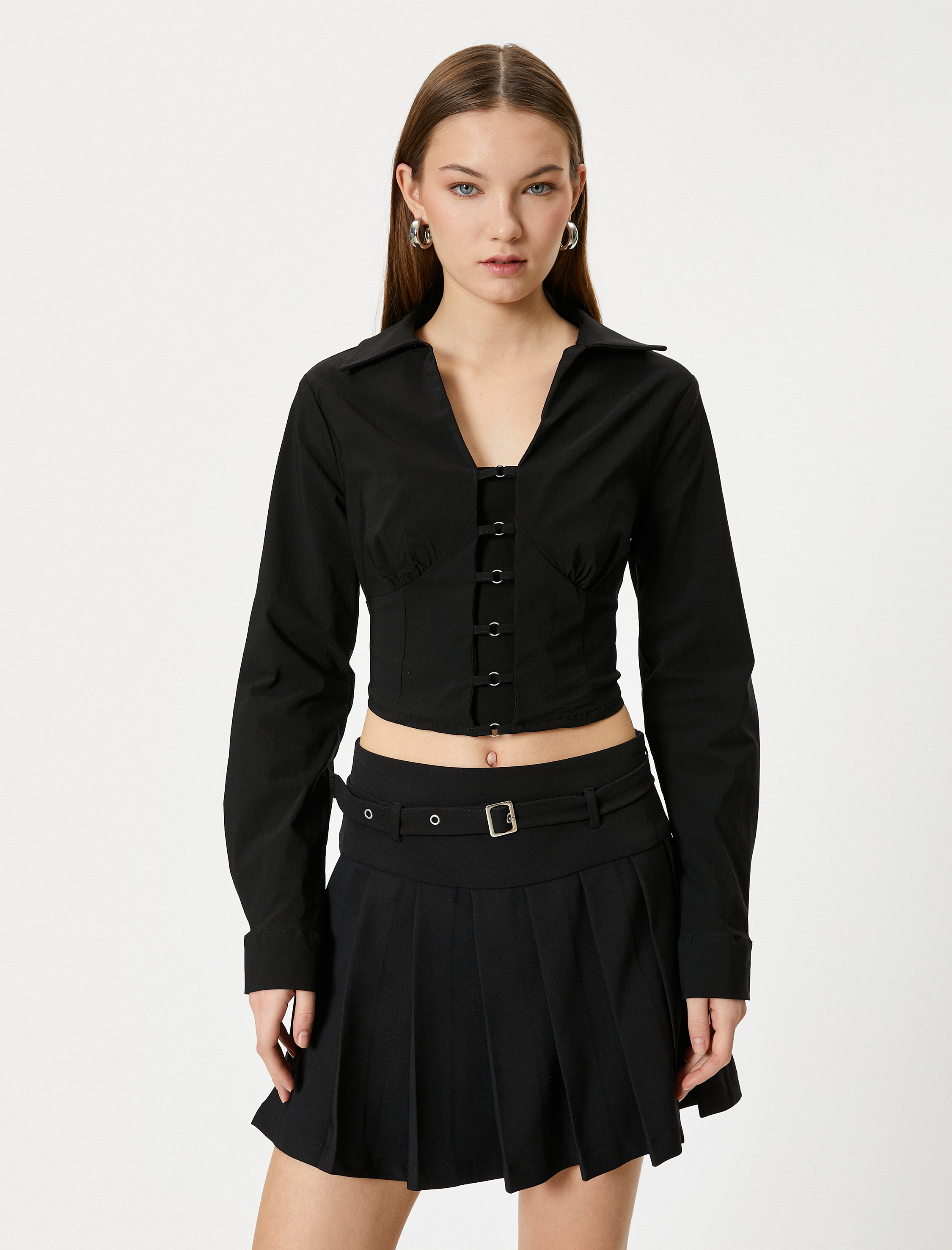   Crop Bluz Uzun Kollu Slim Fit Gömlek Yaka Önü Metal Aksesuar Detaylı