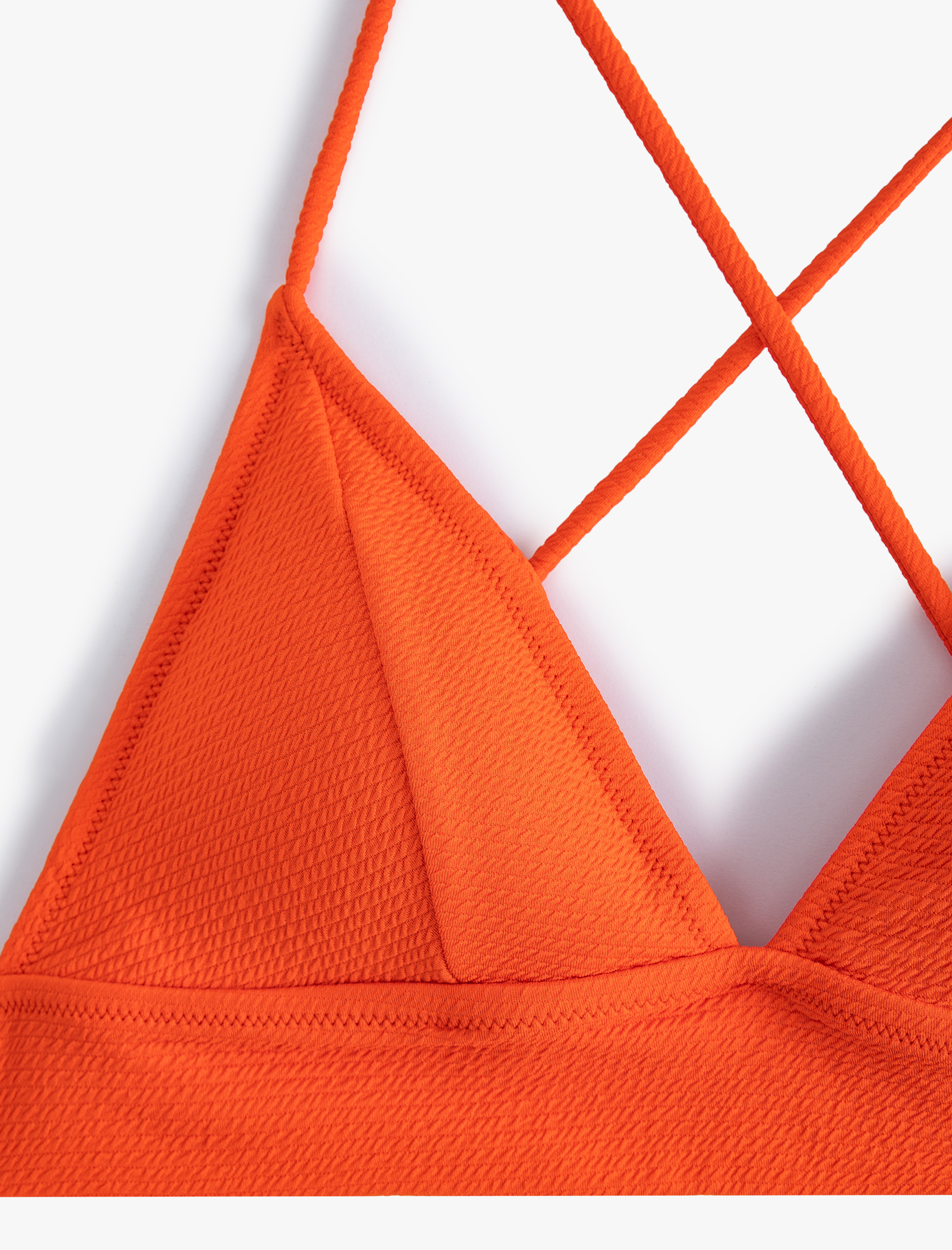 Üçgen Bikini Üstü Dokulu Çapraz Askılı Kaplı