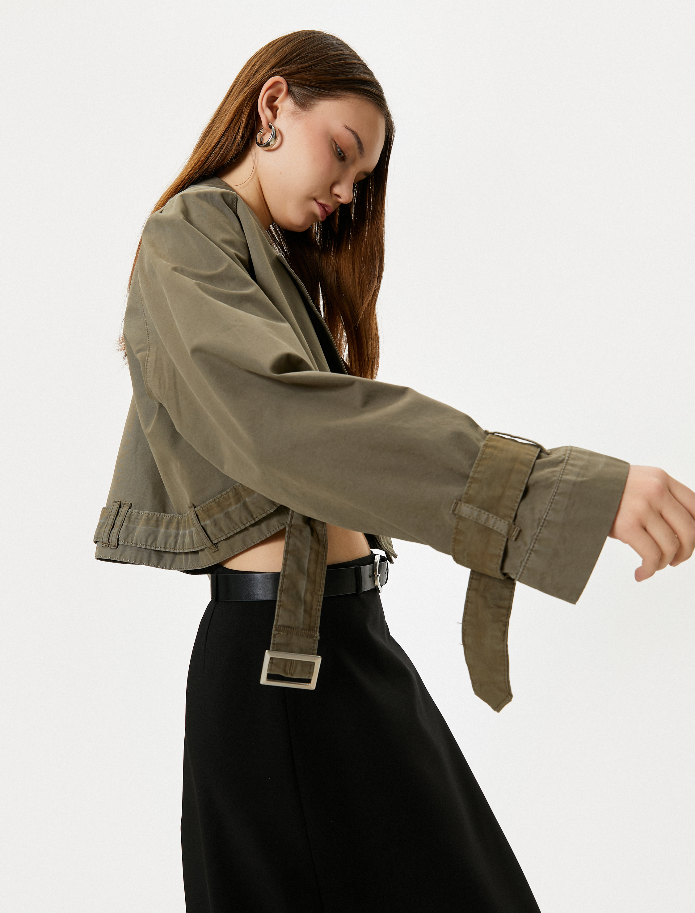   Kısa Trençkot Kruvaze Kemer ve Apolet Detaylı