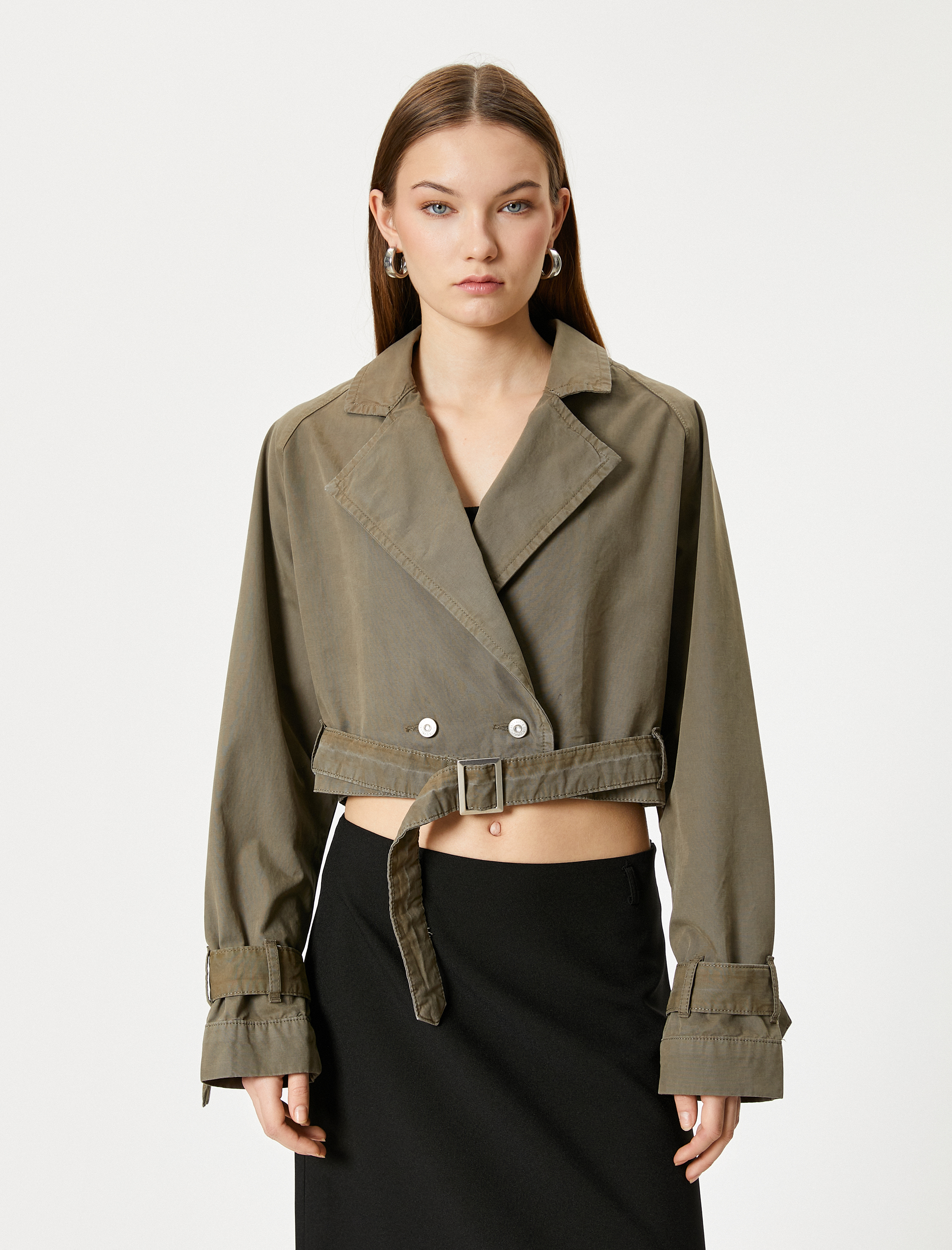   Kısa Trençkot Kruvaze Kemer ve Apolet Detaylı