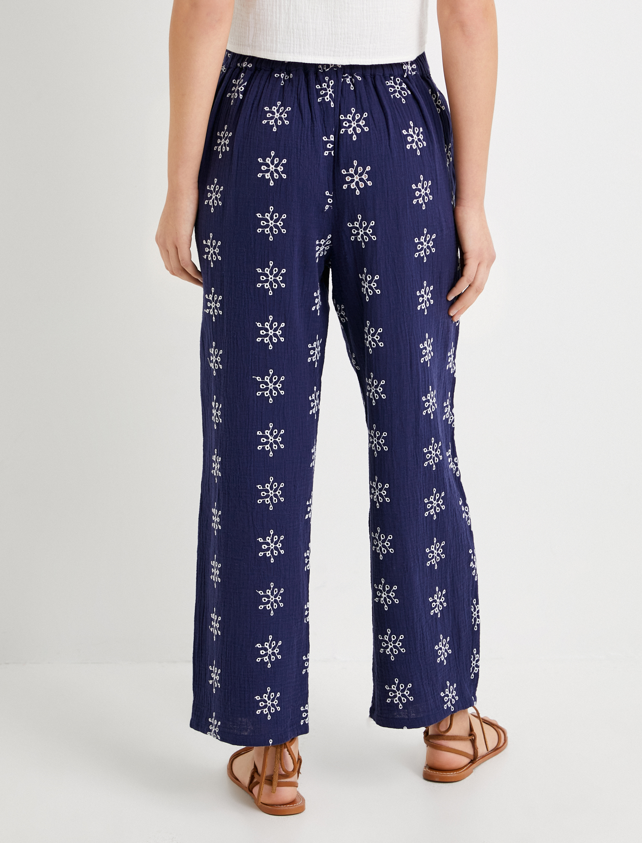   Bol Paça Pantolon Pamuklu Cep Detaylı Çiçek İşlemeli Beli Lastikli