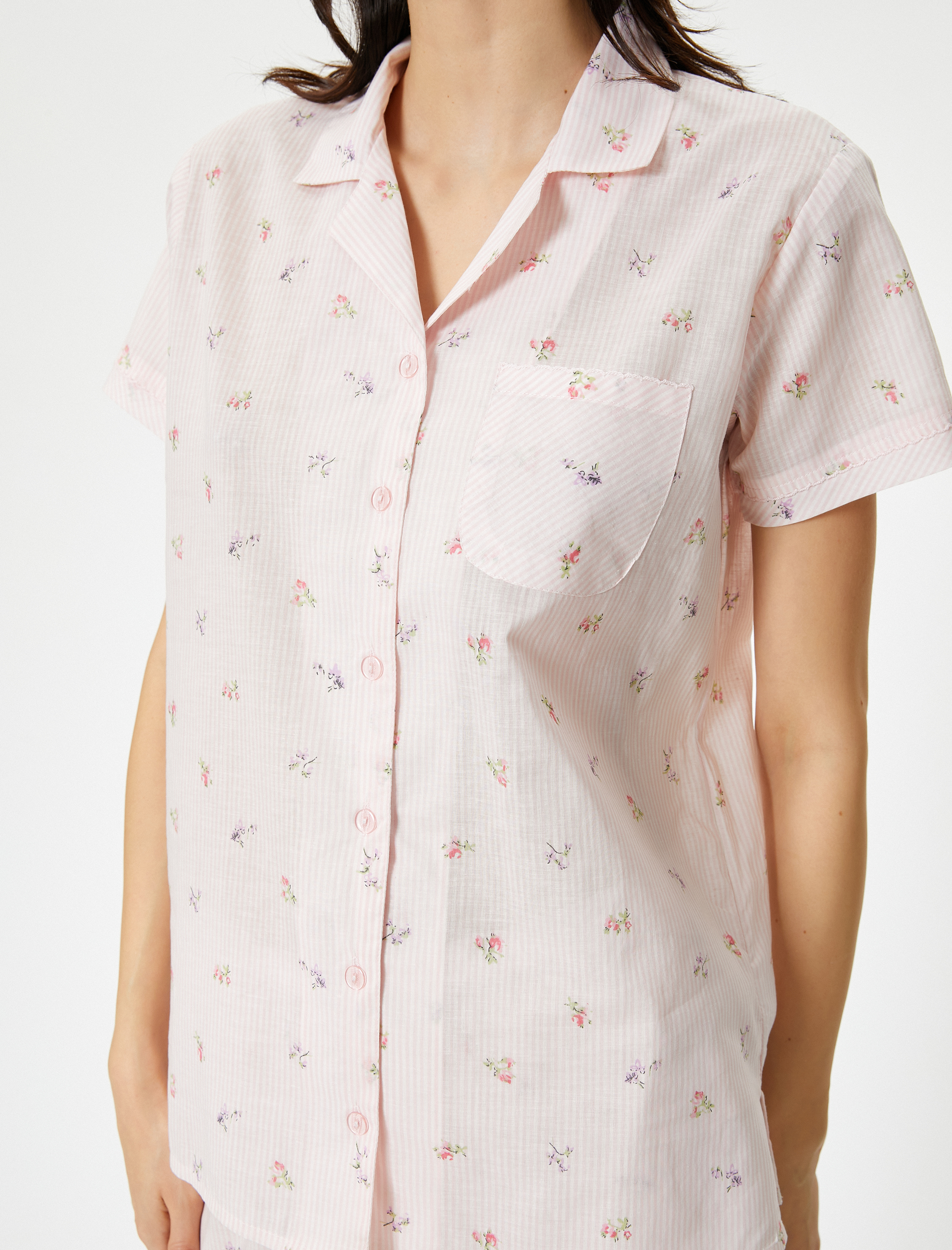   Düğmeli Pijama Üstü Çiçekli Kısa Kollu Cepli