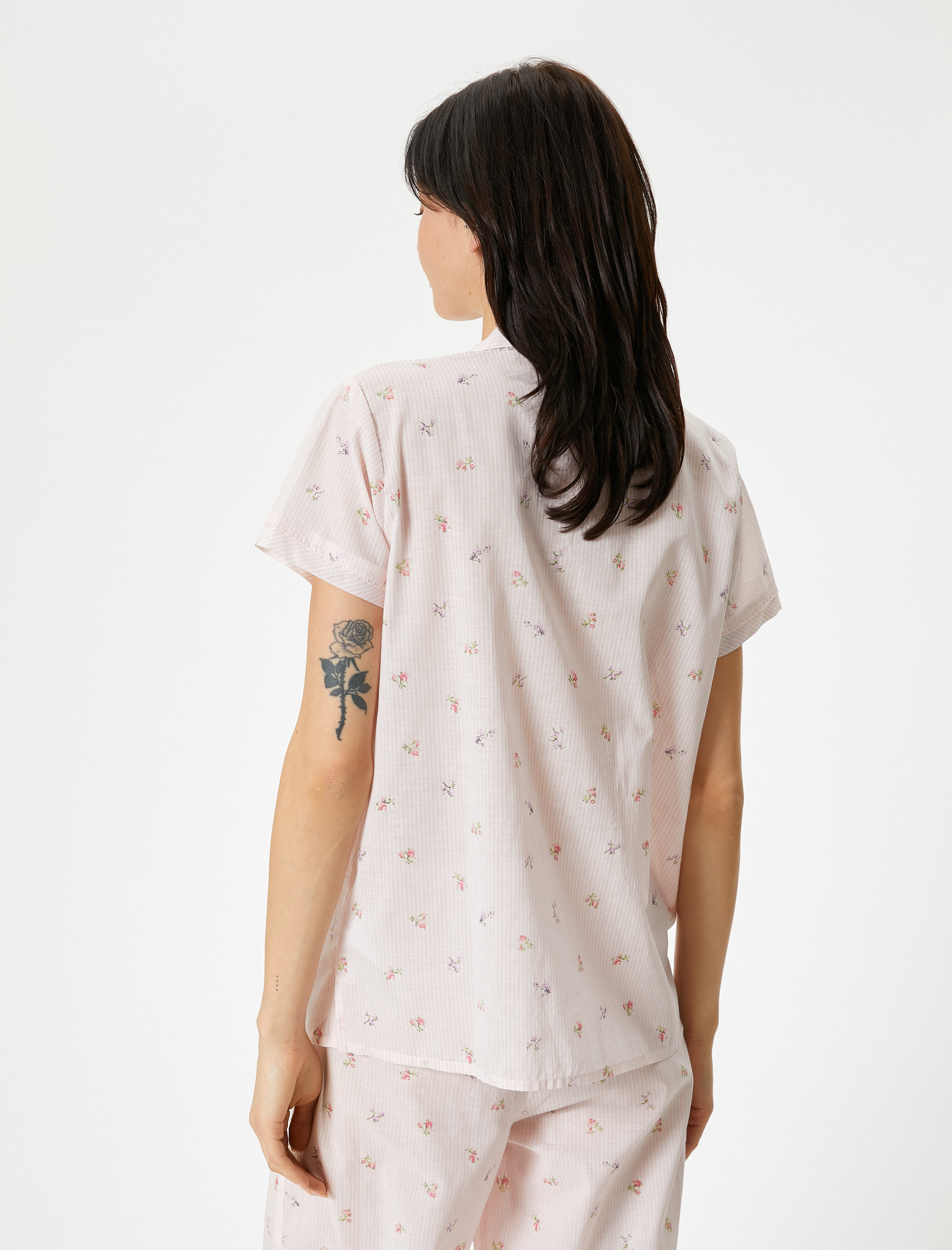   Düğmeli Pijama Üstü Çiçekli Kısa Kollu Cepli