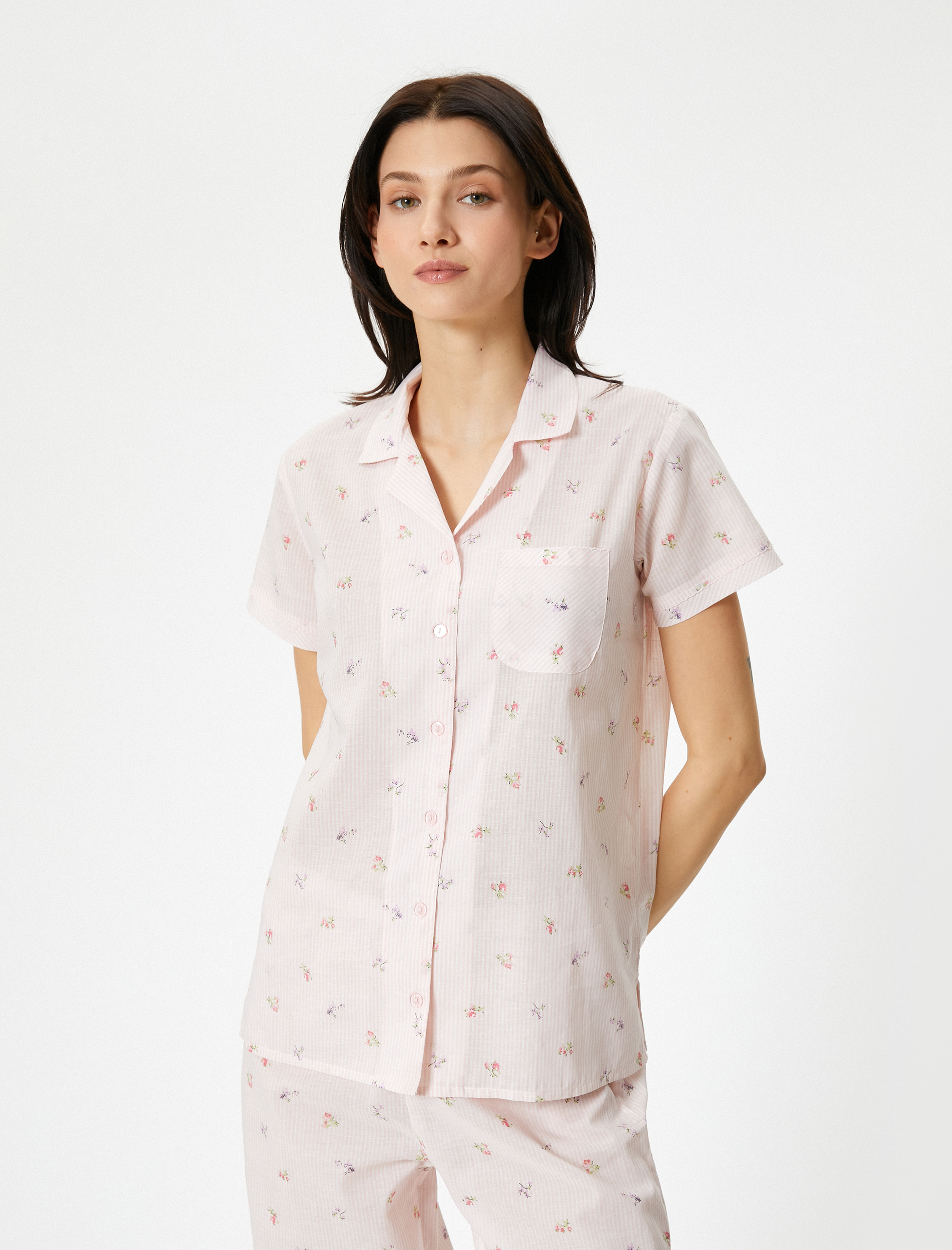   Düğmeli Pijama Üstü Çiçekli Kısa Kollu Cepli