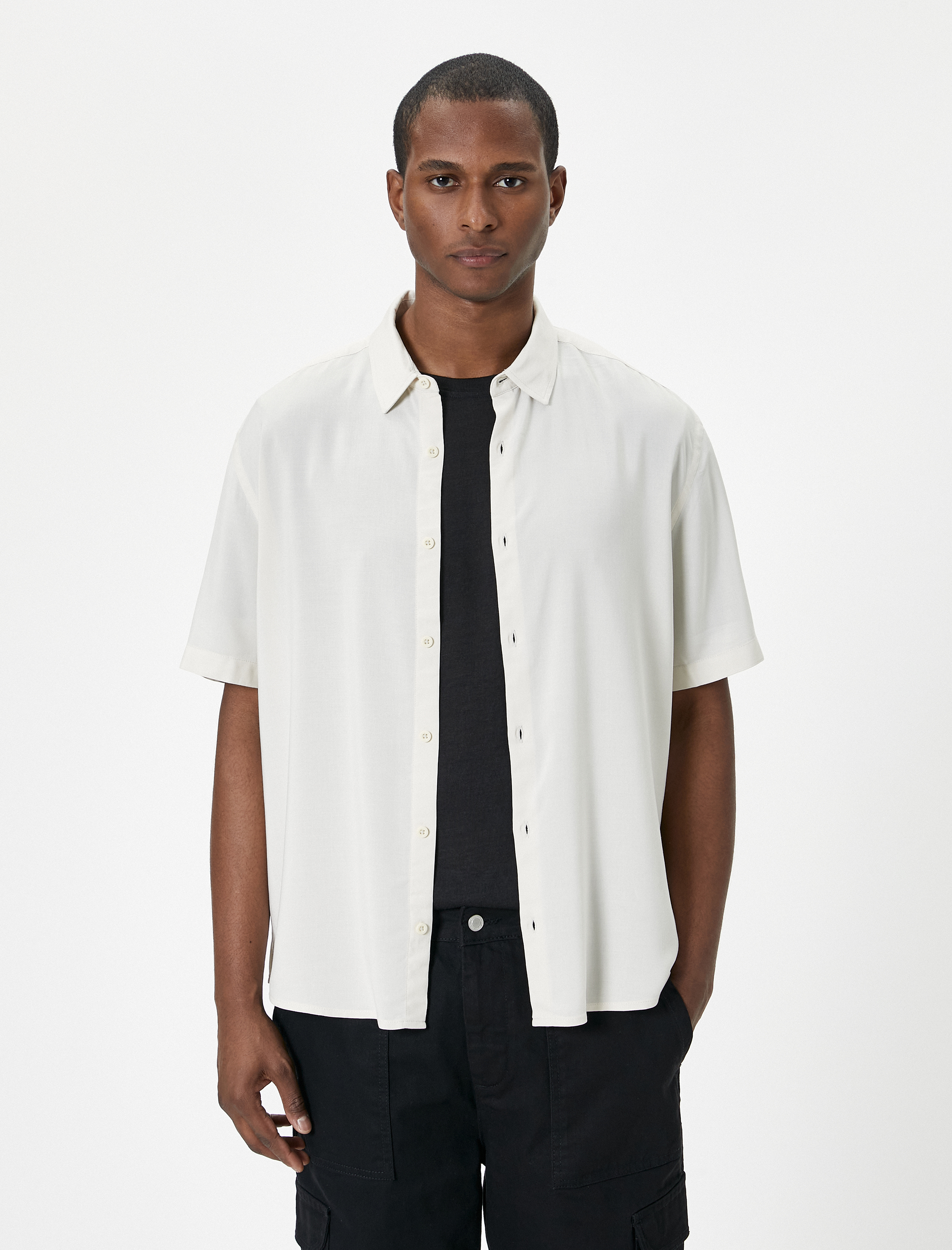   Yazlık Gömlek Kısa Kollu Klasik Yaka Düğmeli Viskon Kumaş Regular Fit