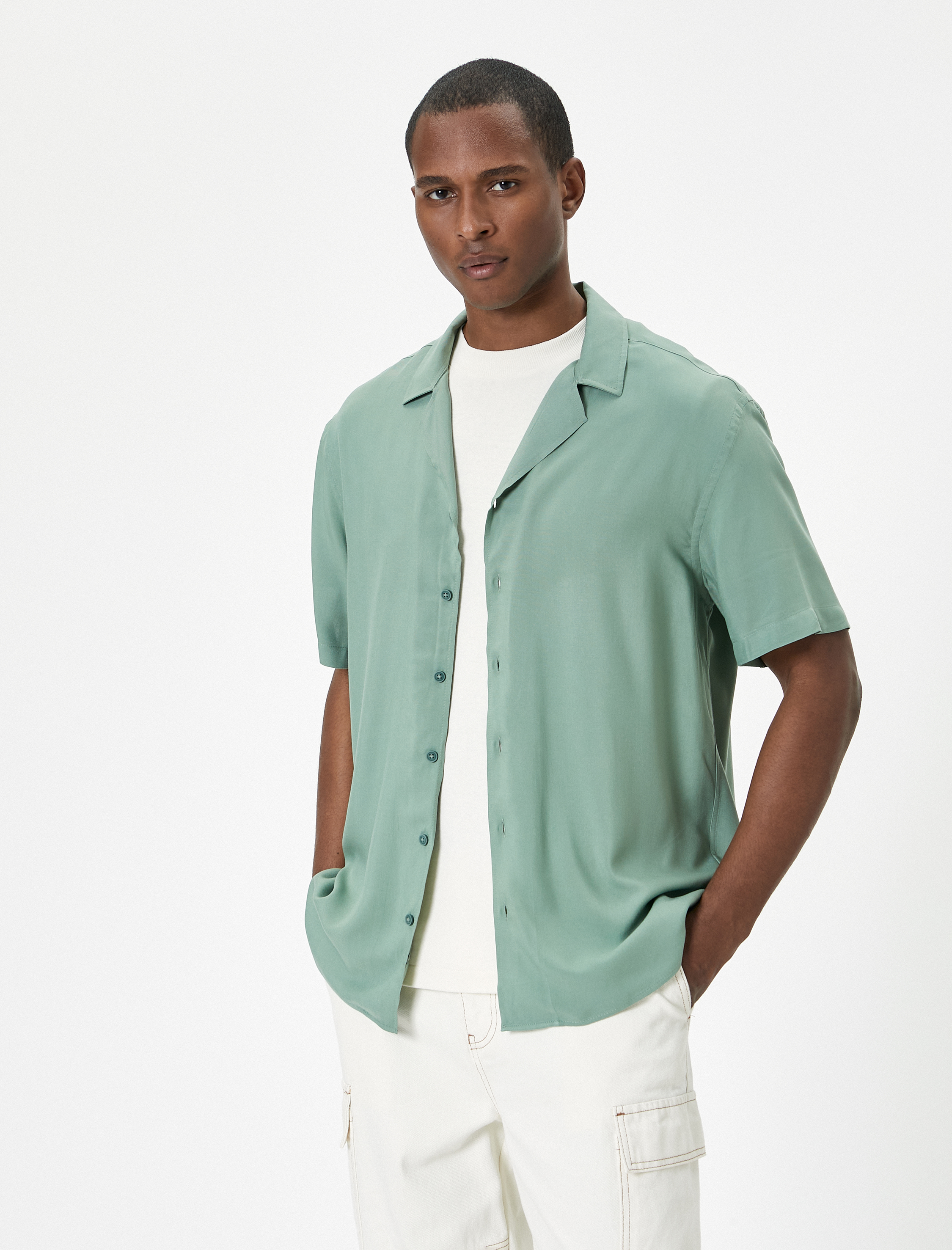   Yazlık Gömlek Kısa Kollu Devrik Yaka Düğmeli Viskon Kumaş Regular Fit