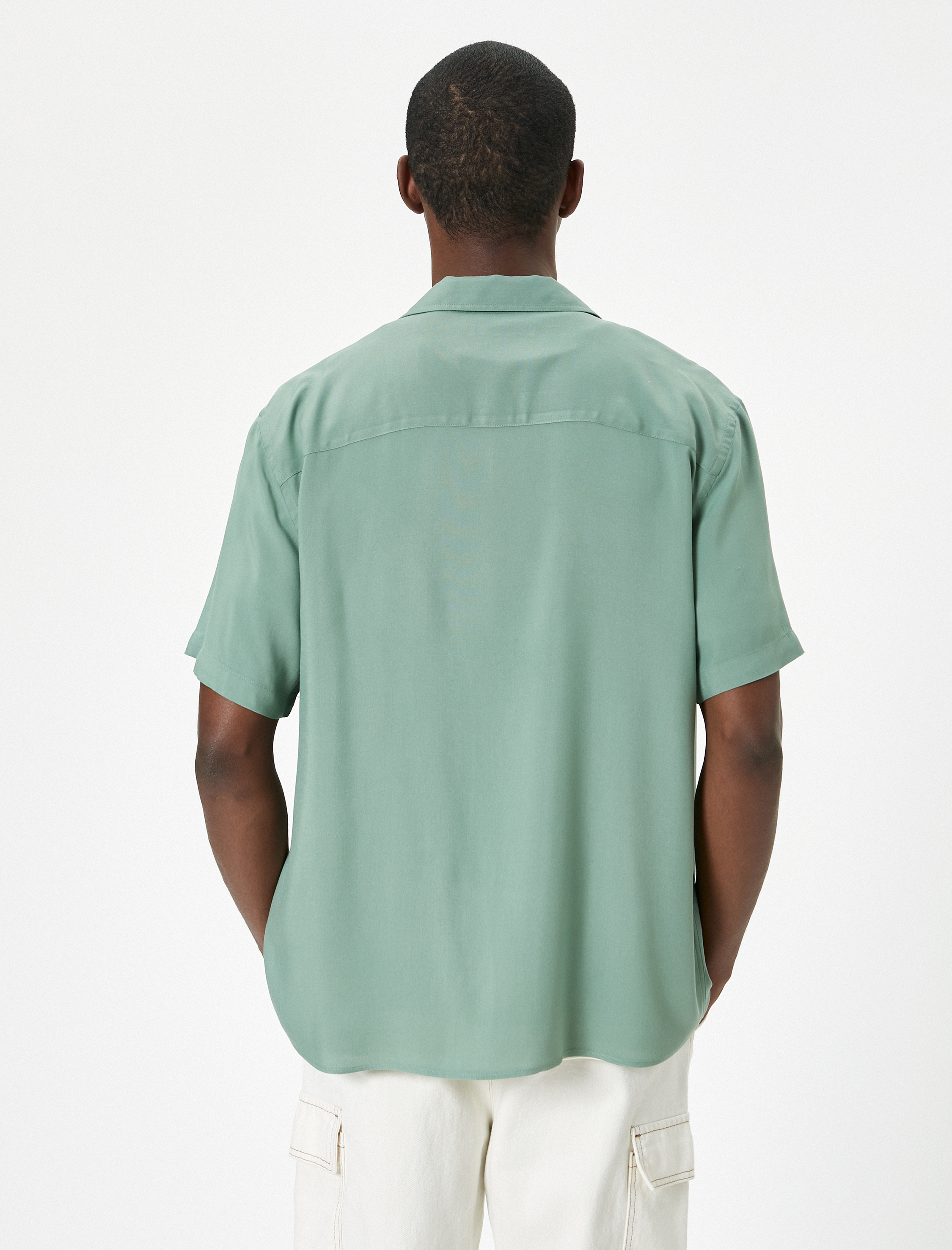   Yazlık Gömlek Kısa Kollu Devrik Yaka Düğmeli Viskon Kumaş Regular Fit