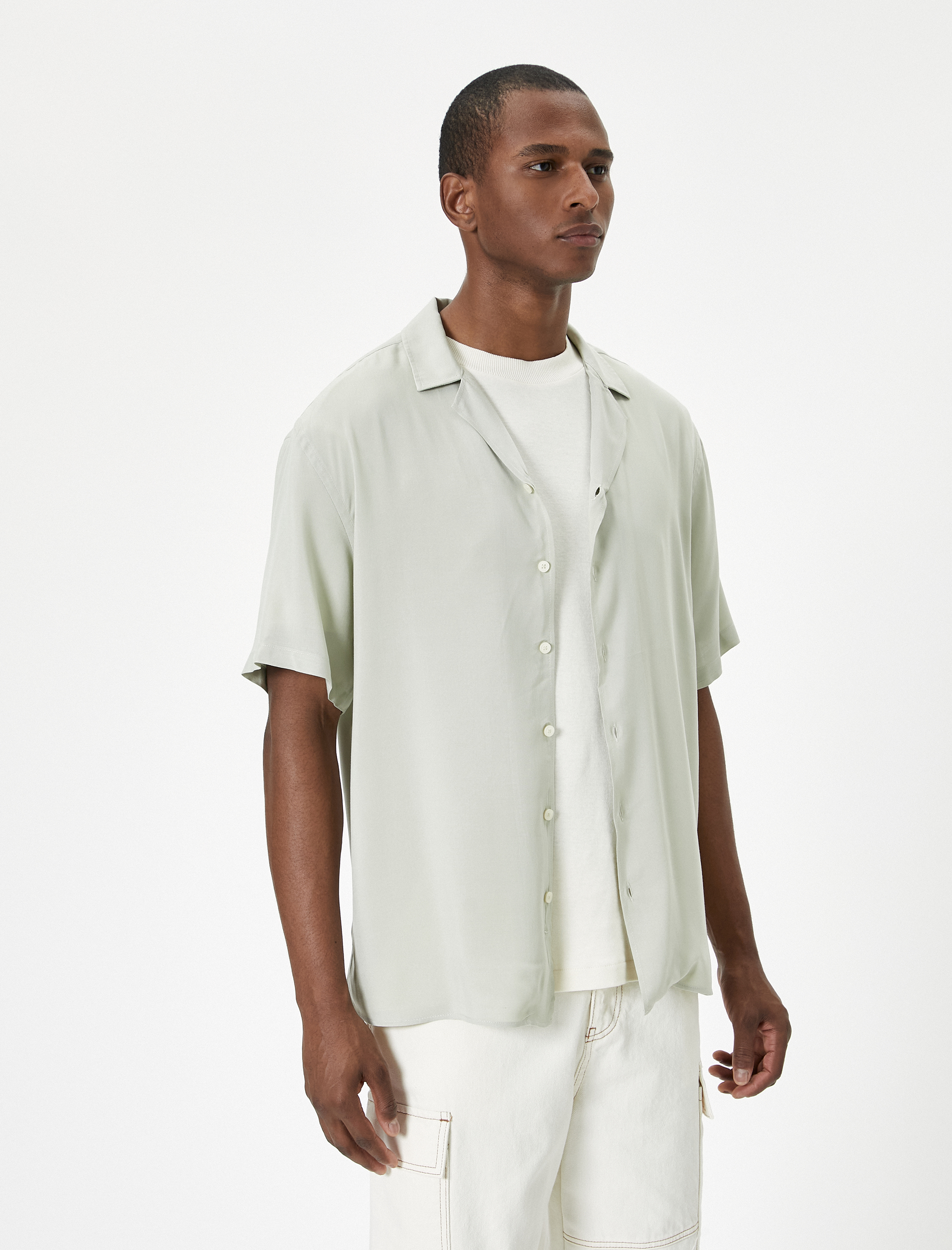   Yazlık Gömlek Kısa Kollu Devrik Yaka Düğmeli Viskon Kumaş Regular Fit