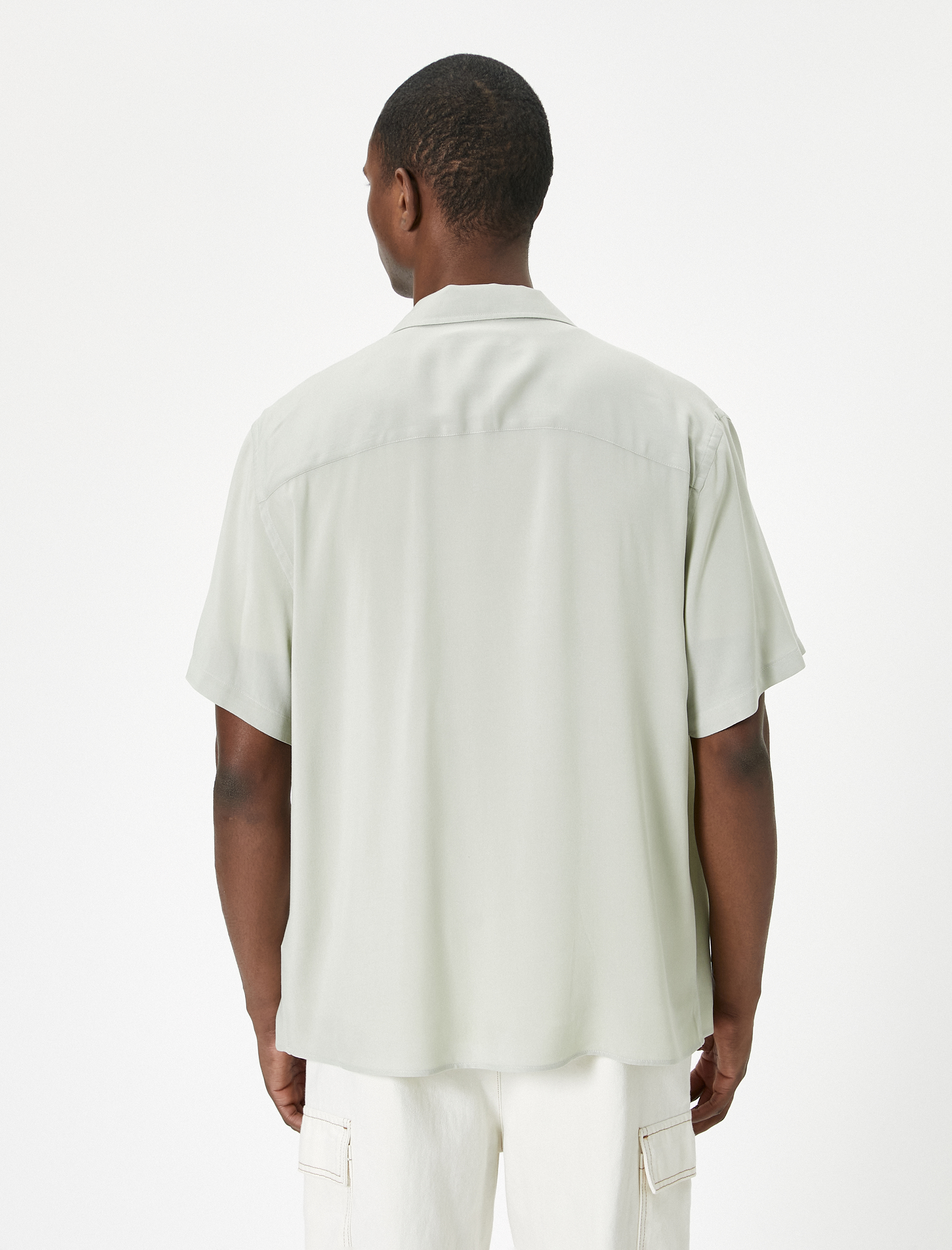   Yazlık Gömlek Kısa Kollu Devrik Yaka Düğmeli Viskon Kumaş Regular Fit