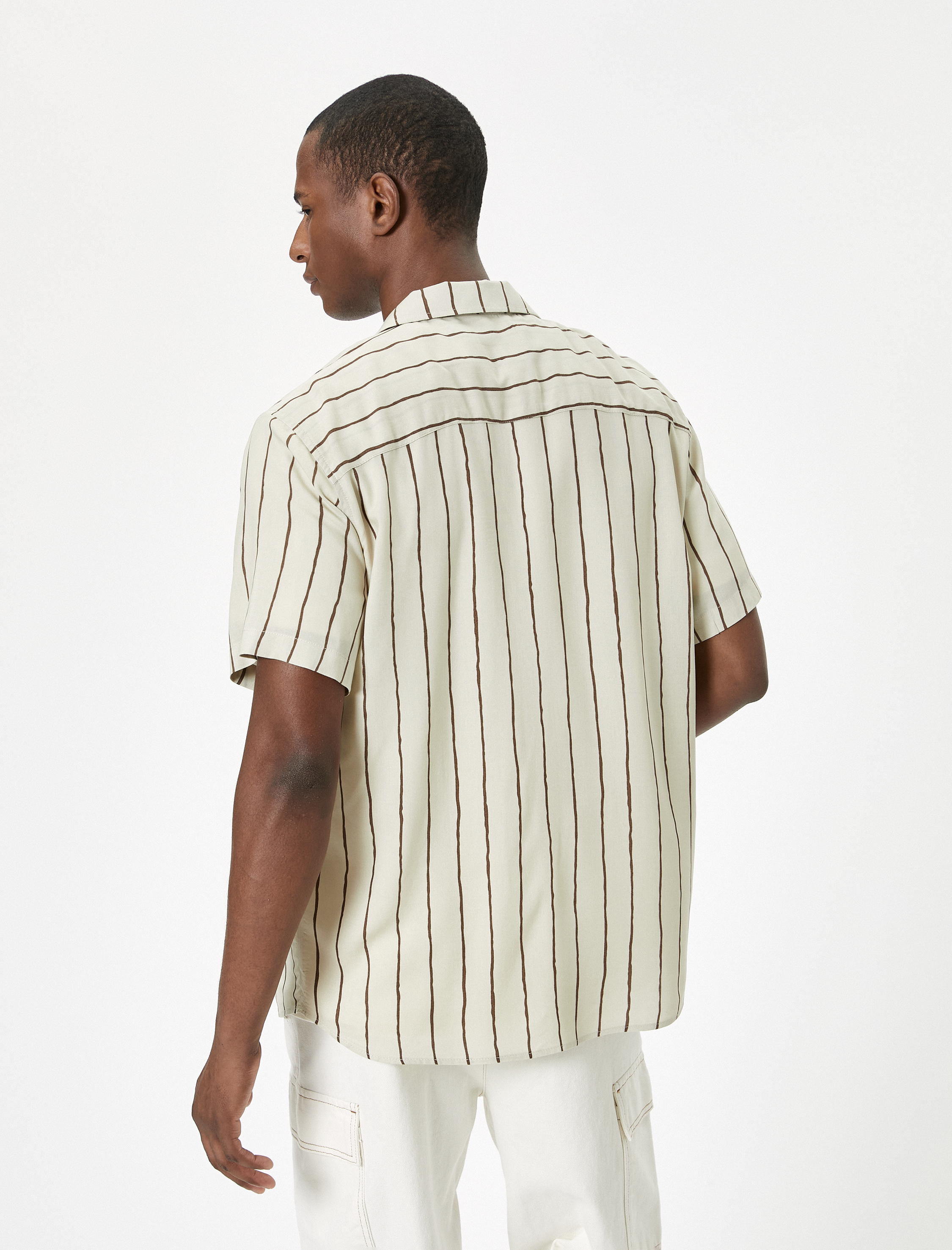   Yazlık Gömlek Kısa Kollu Devrik Yaka Düğmeli Viskon Regular Fit