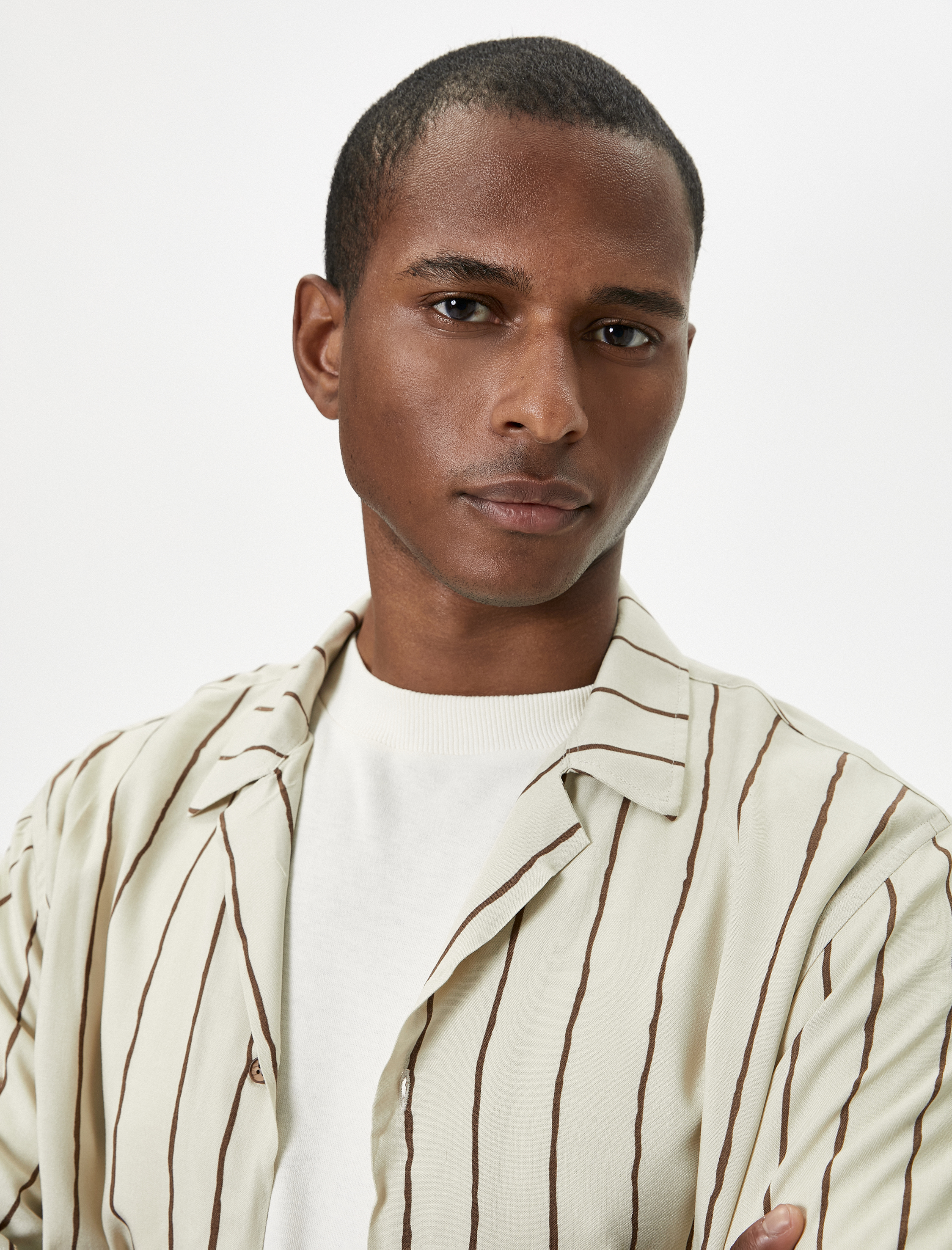   Yazlık Gömlek Kısa Kollu Devrik Yaka Düğmeli Viskon Regular Fit