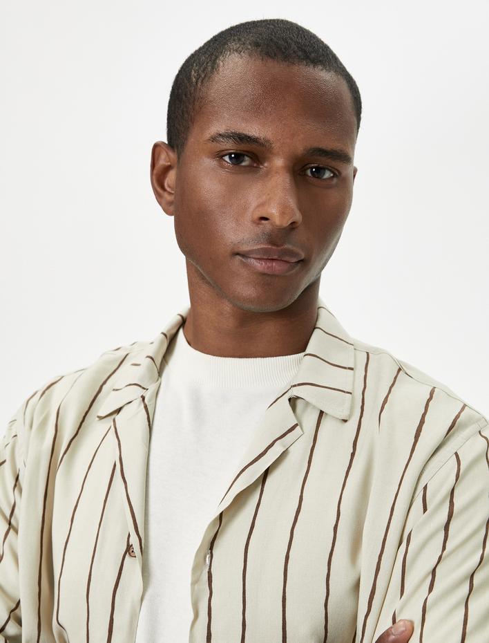  Yazlık Gömlek Kısa Kollu Devrik Yaka Düğmeli Viskon Regular Fit