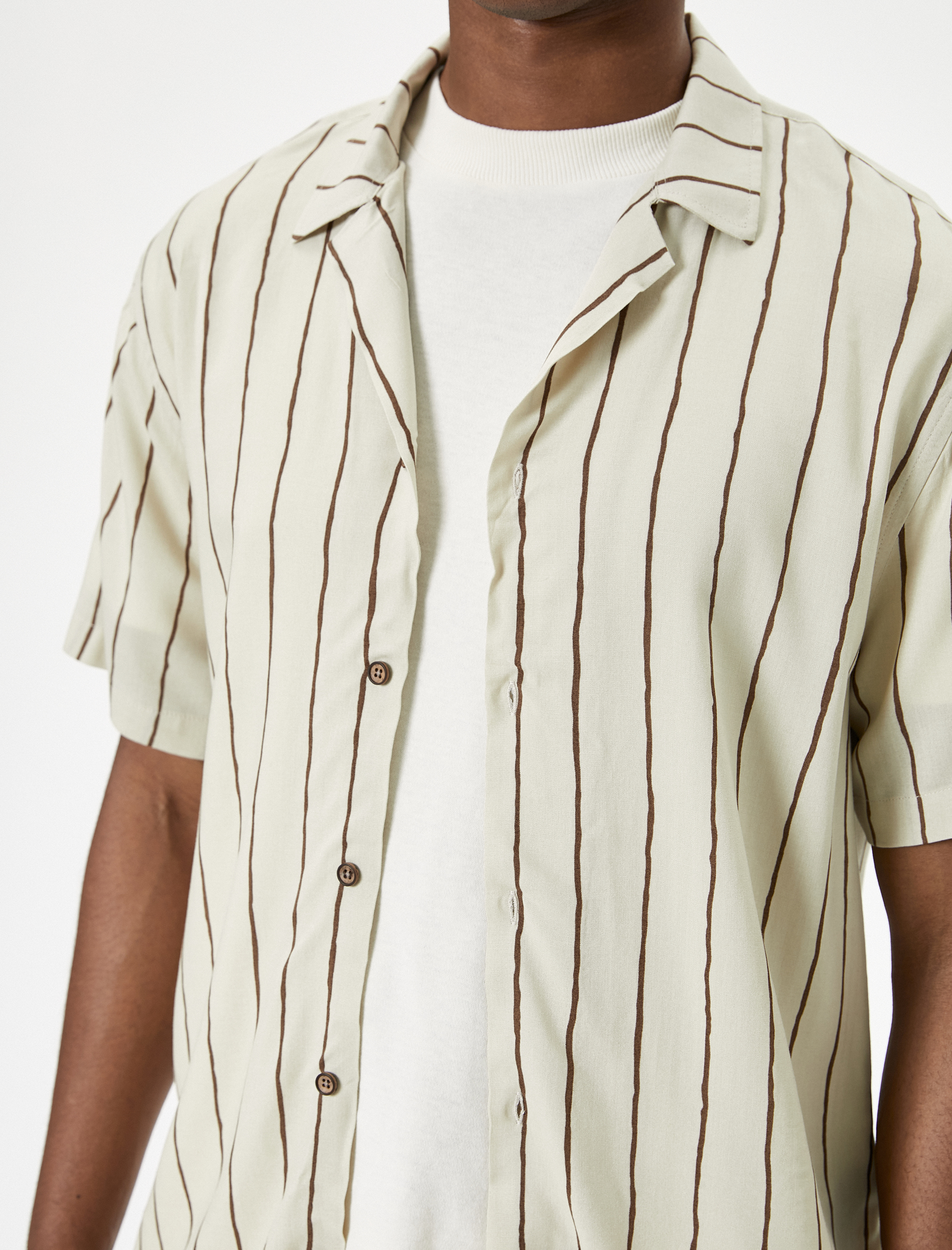   Yazlık Gömlek Kısa Kollu Devrik Yaka Düğmeli Viskon Regular Fit