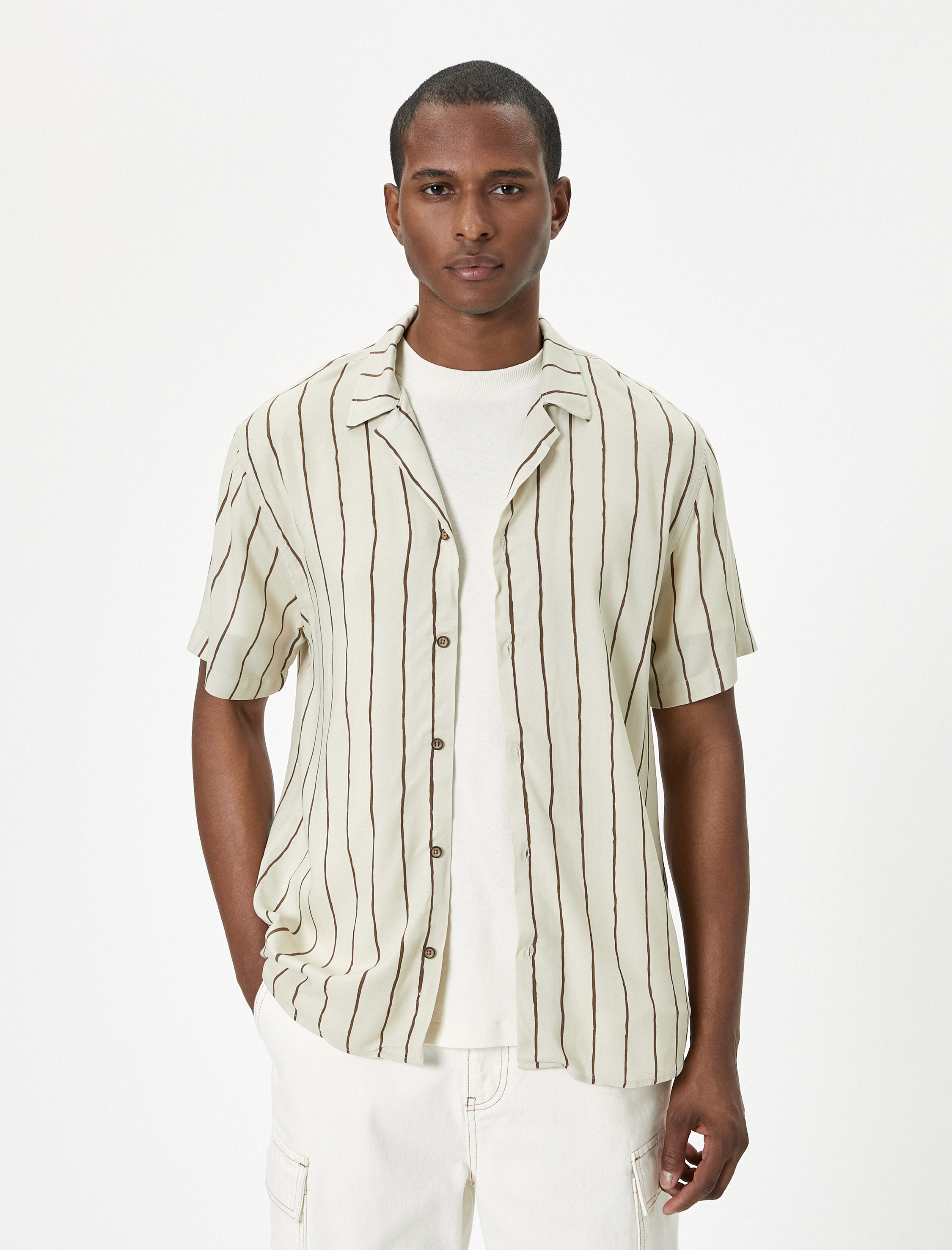   Yazlık Gömlek Kısa Kollu Devrik Yaka Düğmeli Viskon Regular Fit