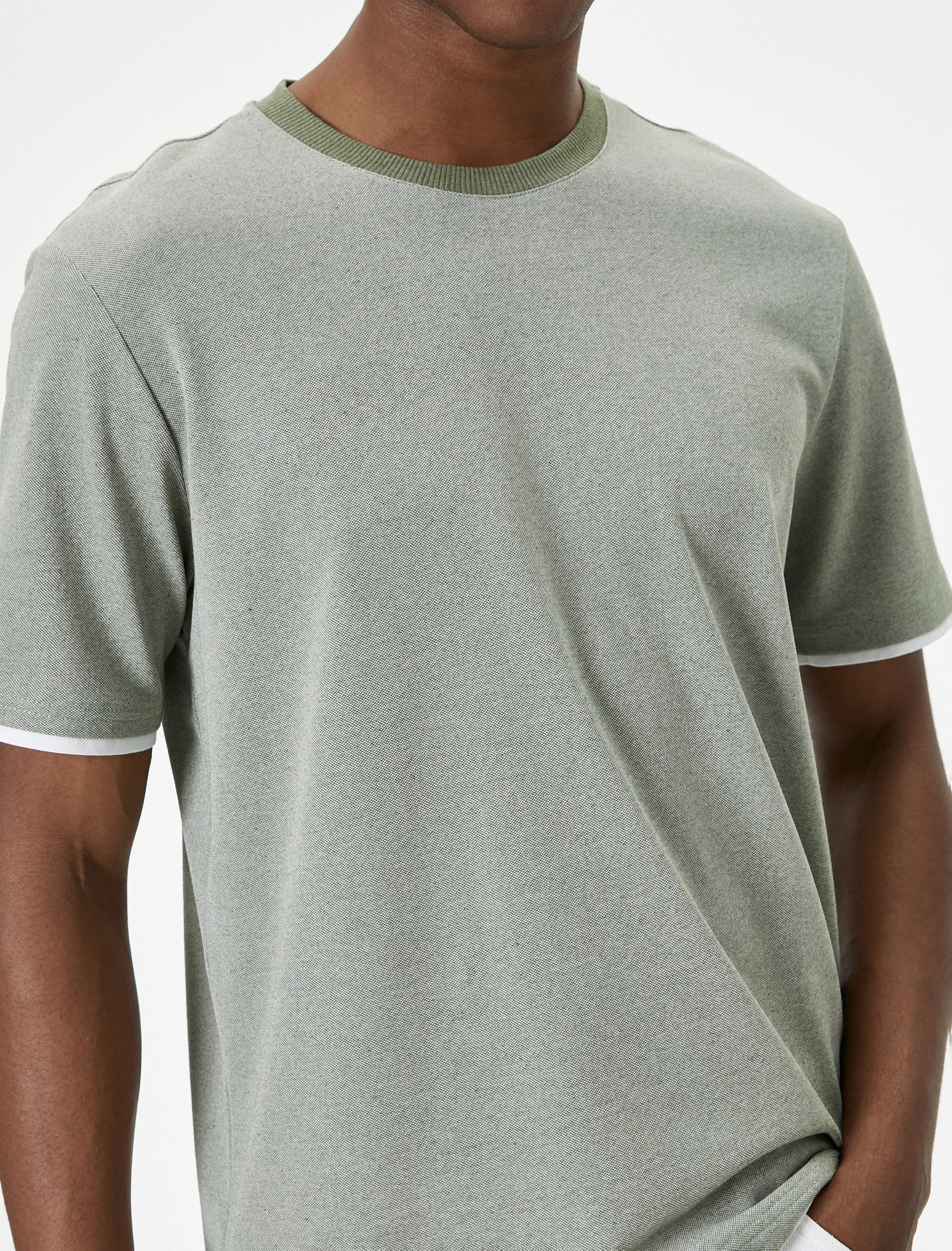   Basic Tişört Dokulu Bisiklet Yaka Kumaş Detaylı Kısa Kollu