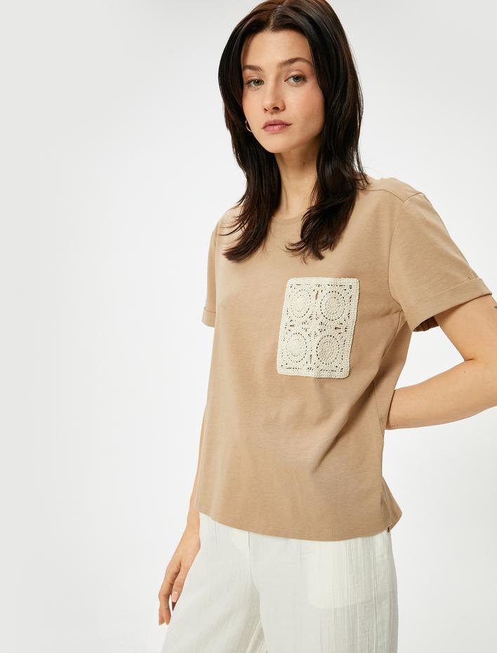  Kısa Kollu Tişört Bisiklet Yaka Kroşe Detaylı