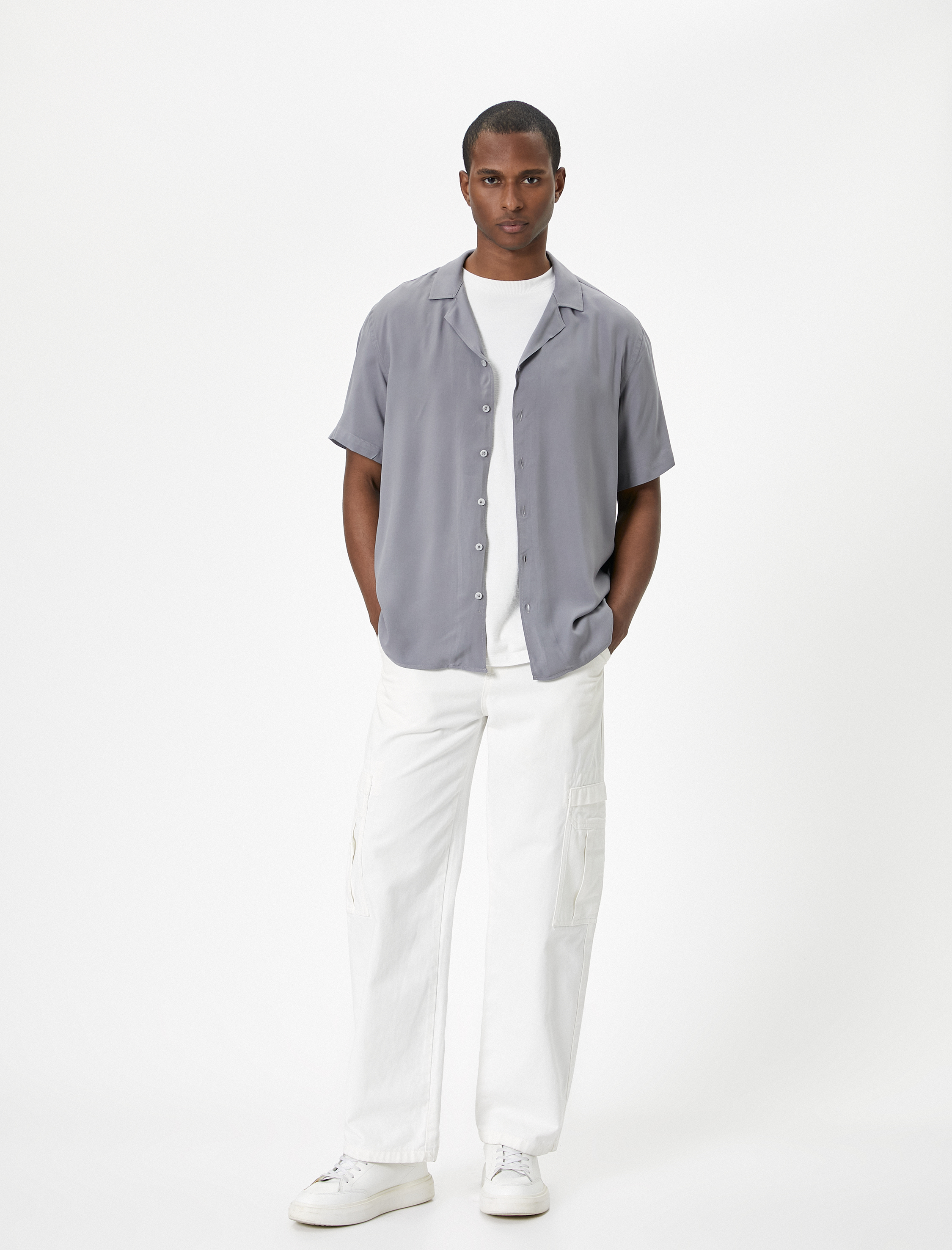 Yazlık Gömlek Kısa Kollu Devrik Yaka Düğmeli Viskon Kumaş Regular Fit