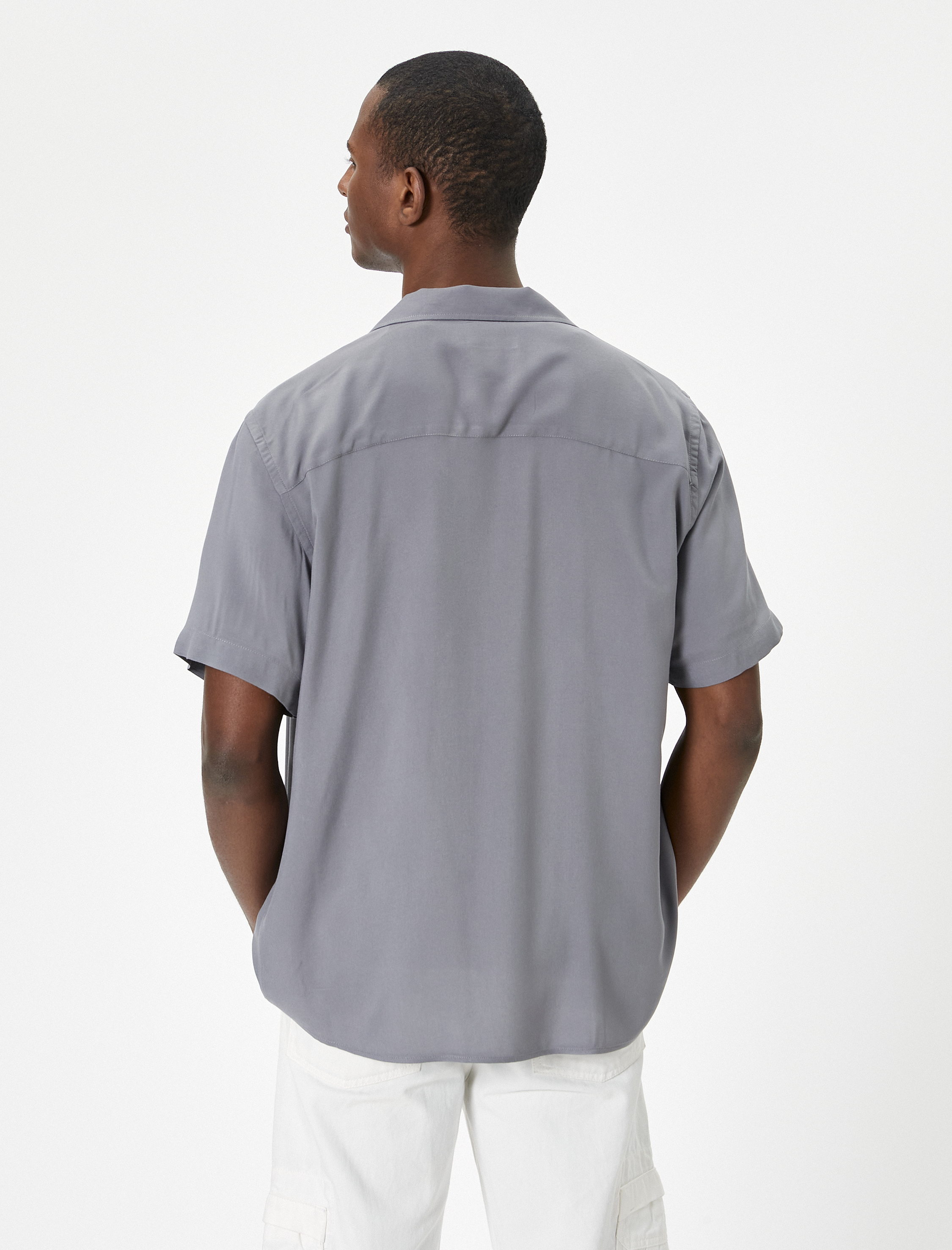 Yazlık Gömlek Kısa Kollu Devrik Yaka Düğmeli Viskon Kumaş Regular Fit