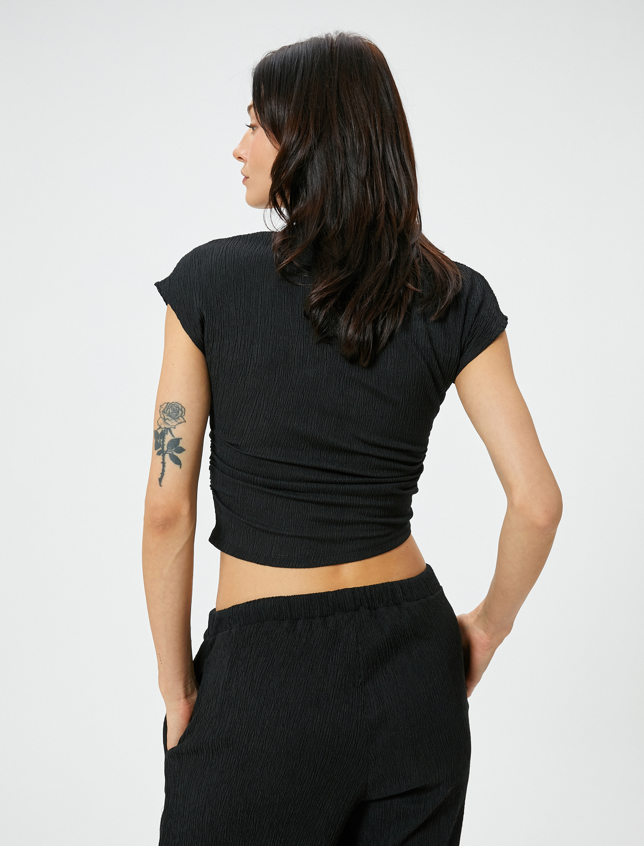   Crop Tişört Kısa Kollu Drapeli Dik Yaka Dokulu