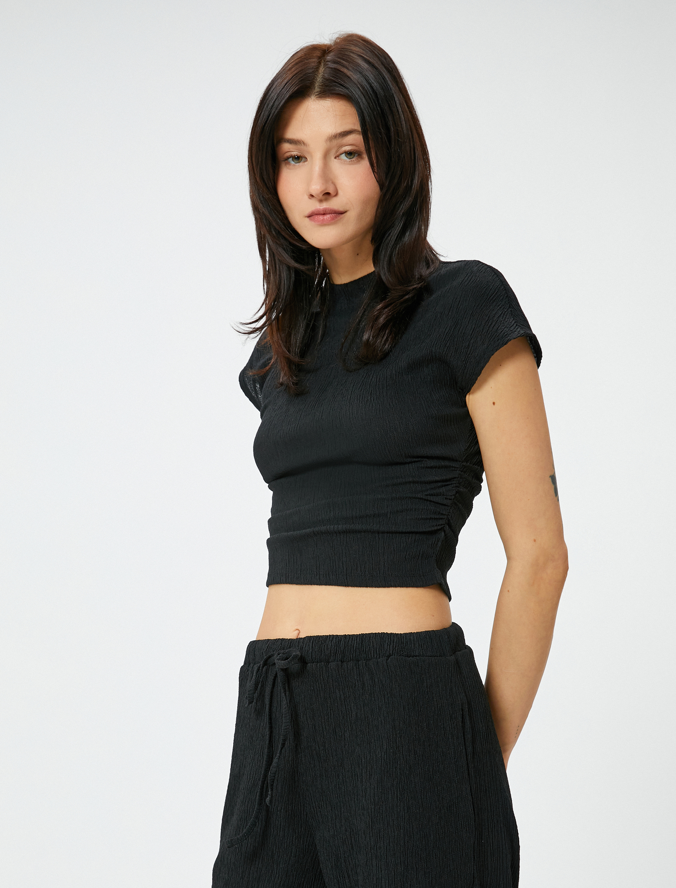   Crop Tişört Kısa Kollu Drapeli Dik Yaka Dokulu