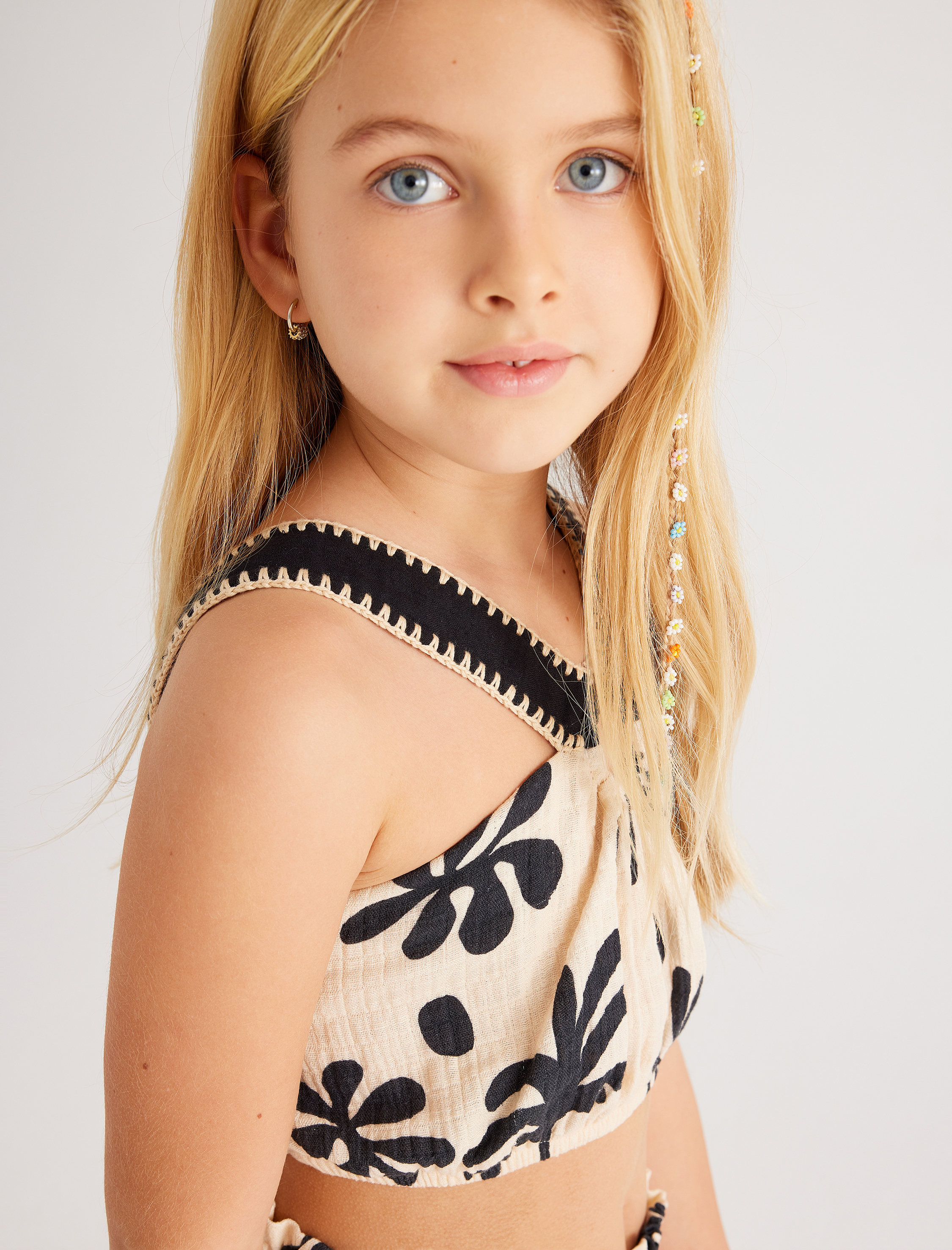  Kız Çocuk Askılı Crop Bluz İşlemeli