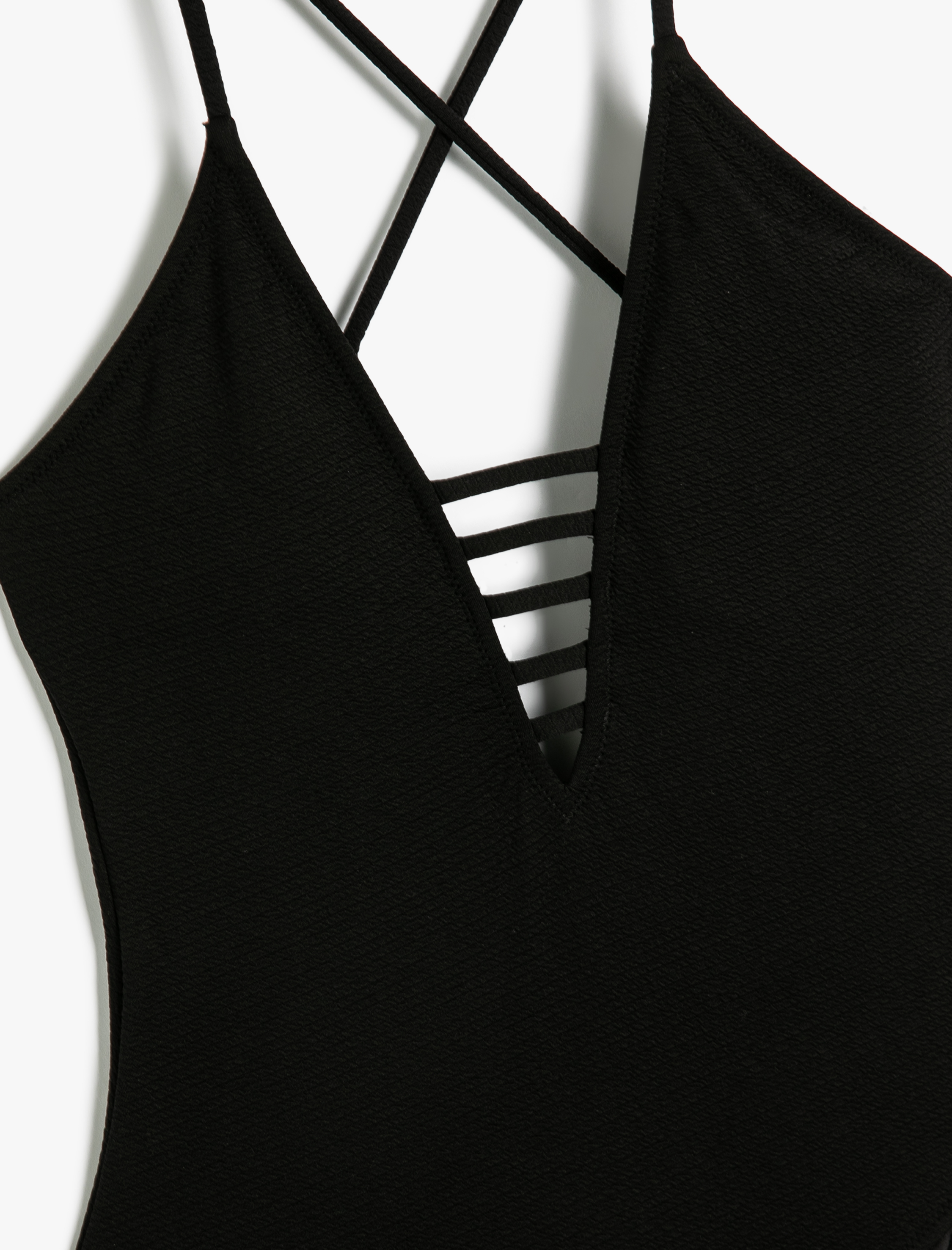   Derin V Yaka Mayo Biye Detaylı Dokulu Askılı Kaplı