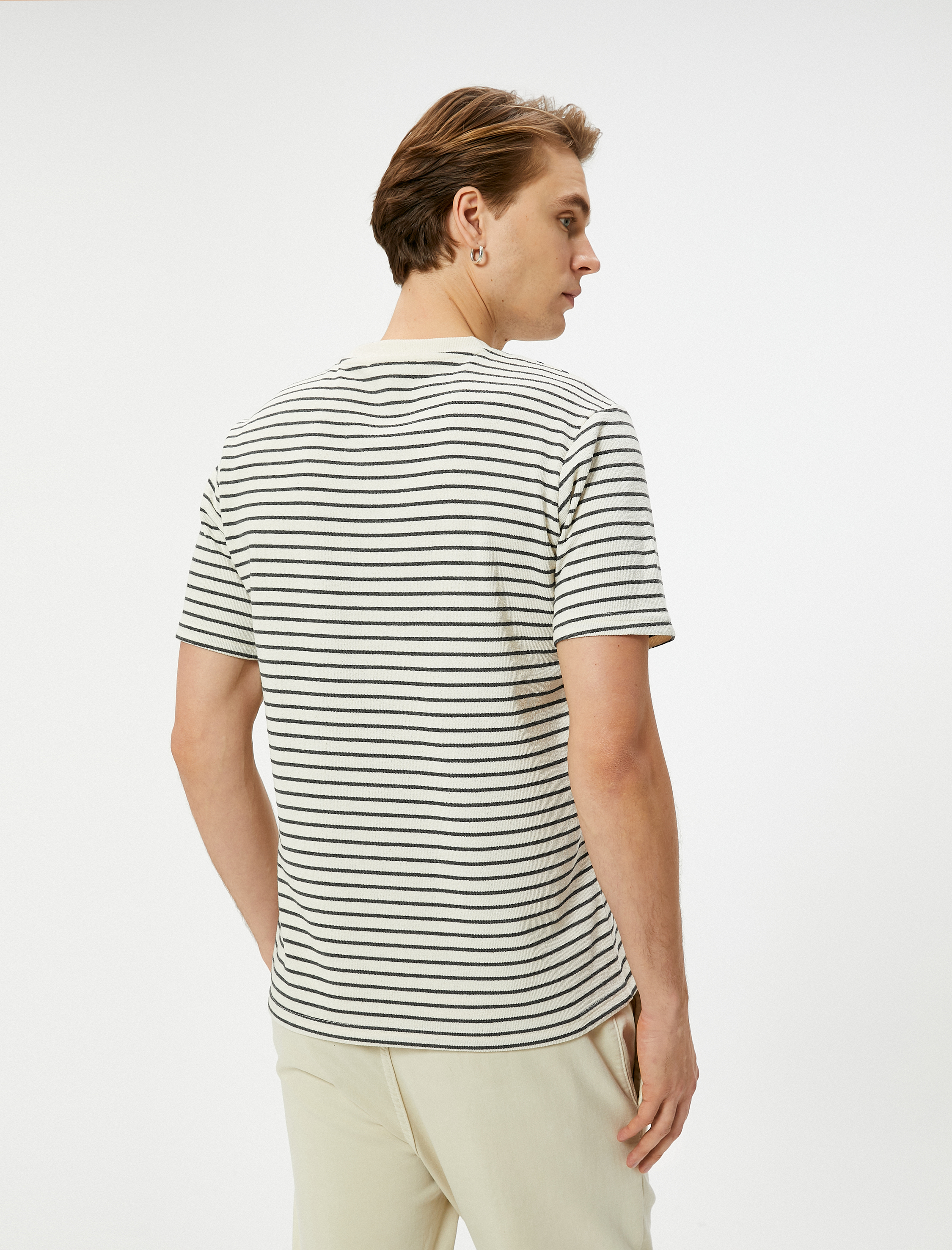   Basic Tişört Bisiklet Yaka Rahat Kesim Dokulu Viskon Karışımlı