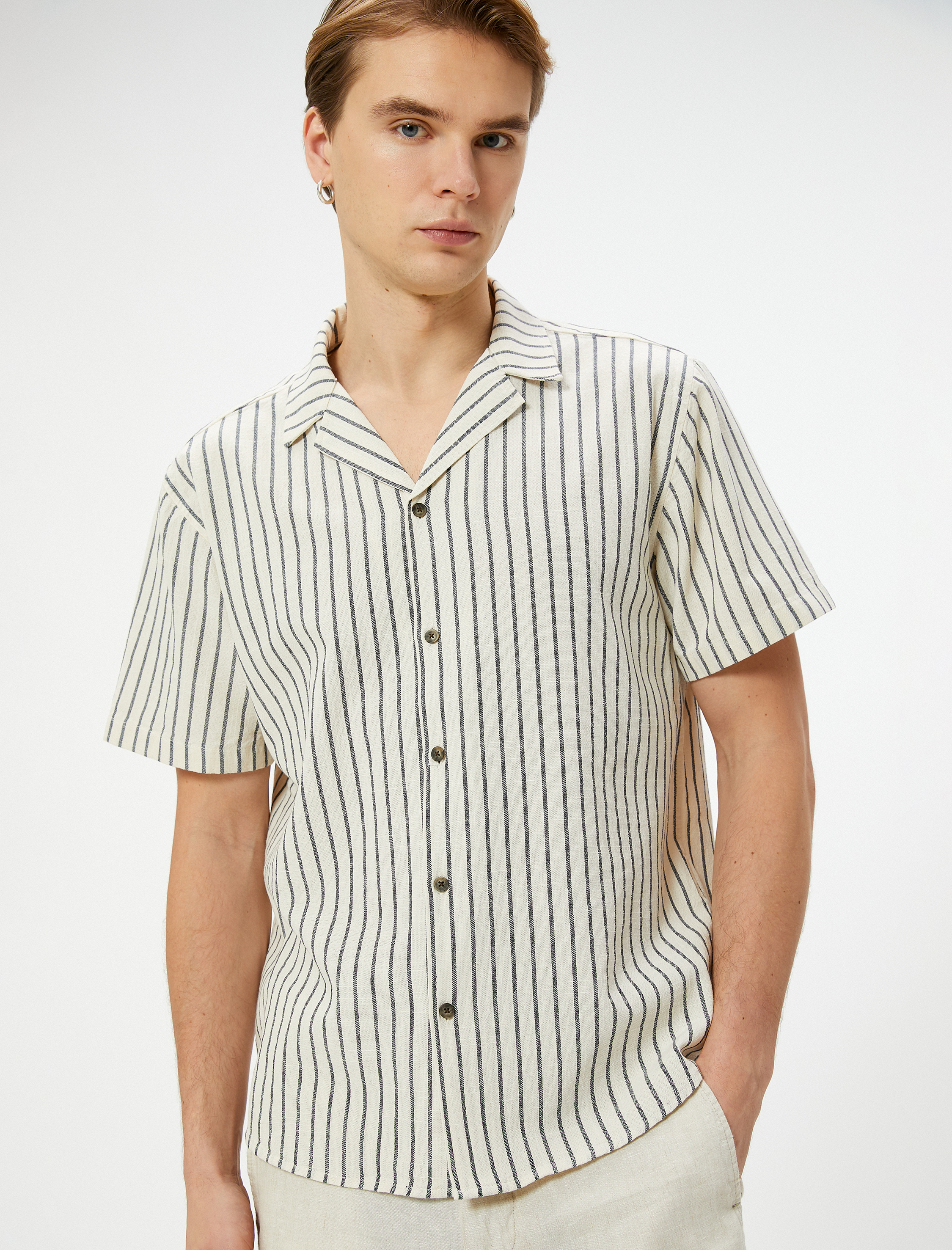 Yazlık Gömlek Kısa Kollu Devrik Yaka Düğmeli Regular Fit