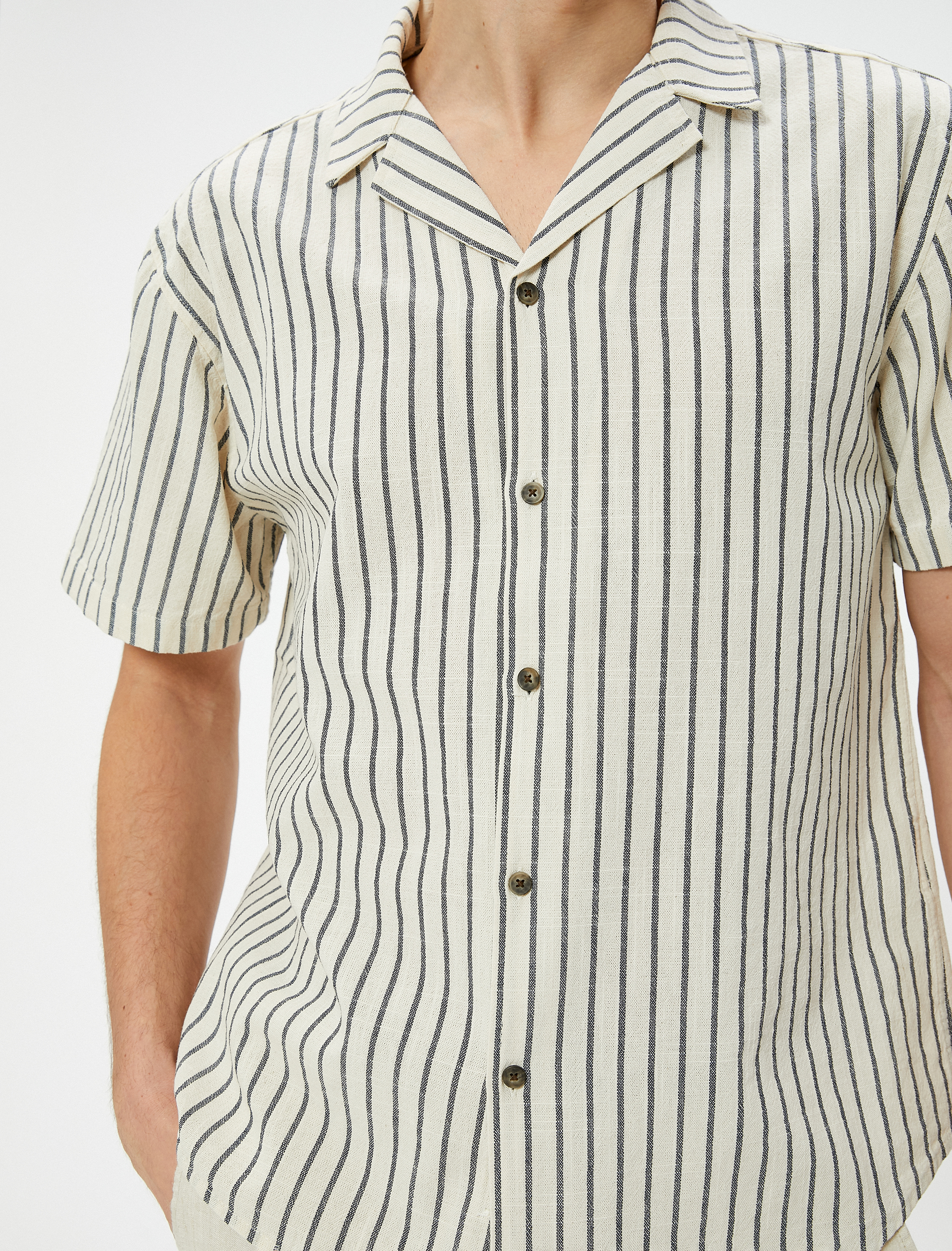 Yazlık Gömlek Kısa Kollu Devrik Yaka Düğmeli Regular Fit