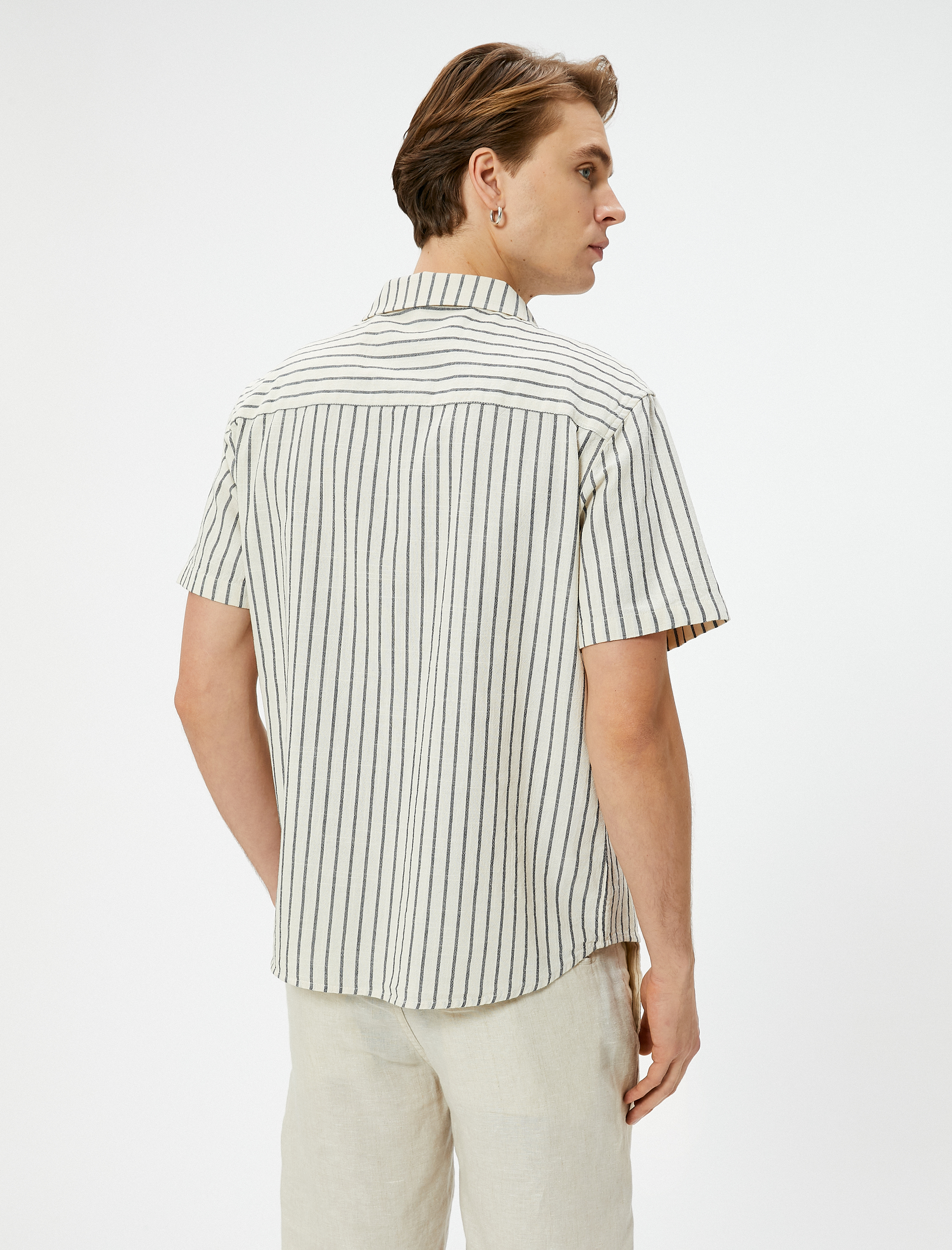 Yazlık Gömlek Kısa Kollu Devrik Yaka Düğmeli Regular Fit