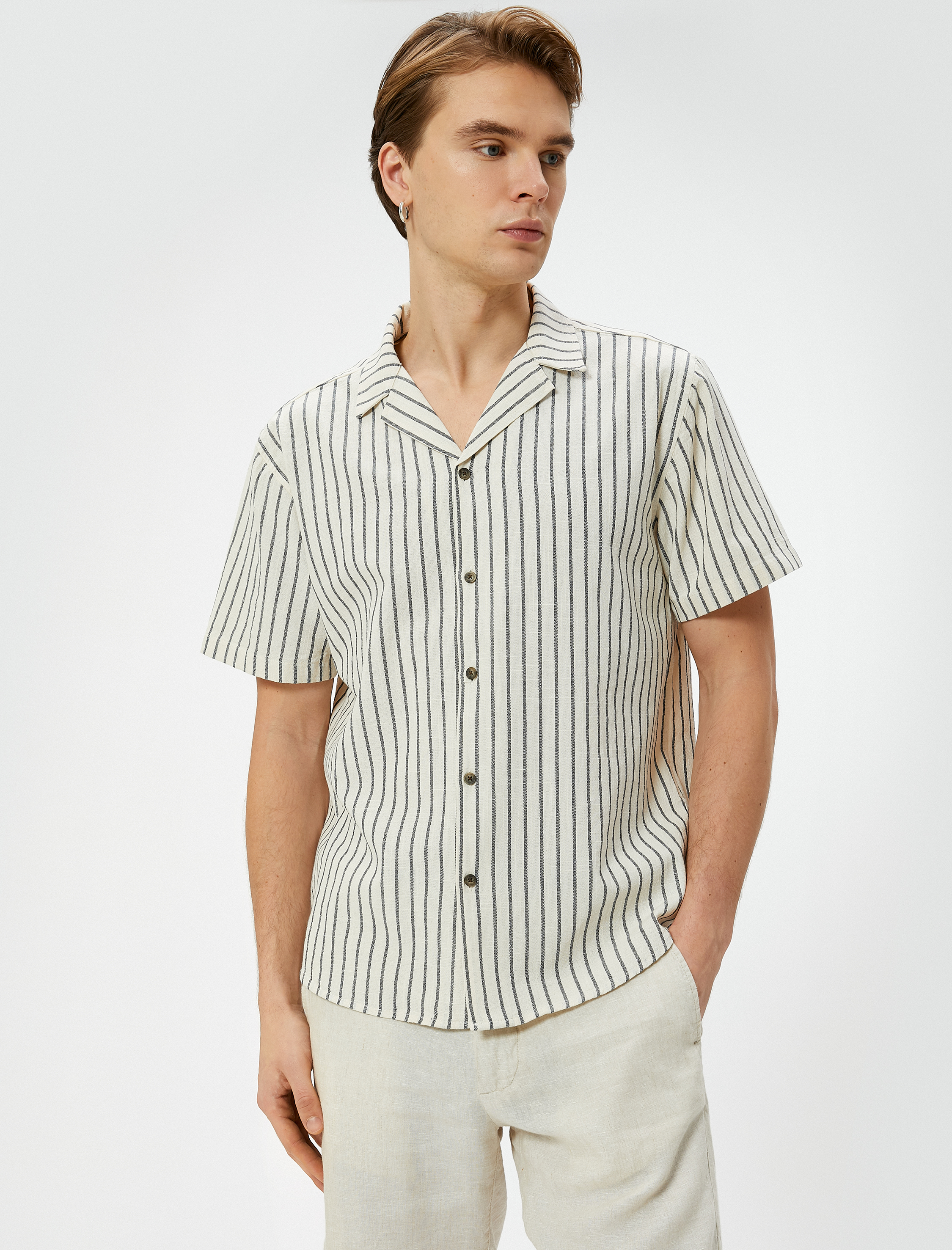 Yazlık Gömlek Kısa Kollu Devrik Yaka Düğmeli Regular Fit