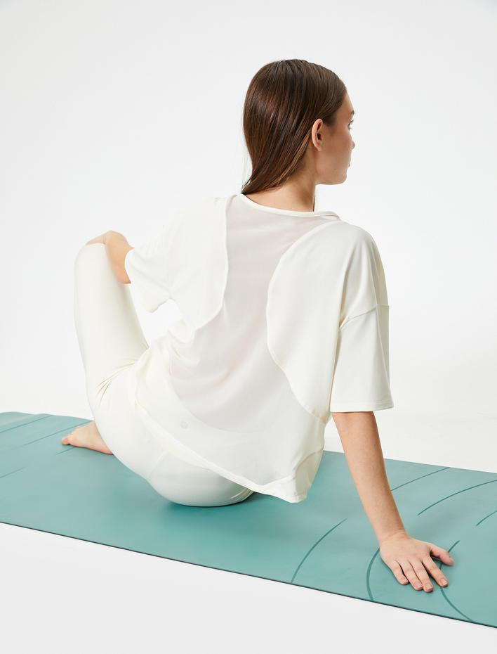  Spor Tişört Arkası Tül Detaylı Kısa Kollu Bisiklet Yaka Baskı Detaylı