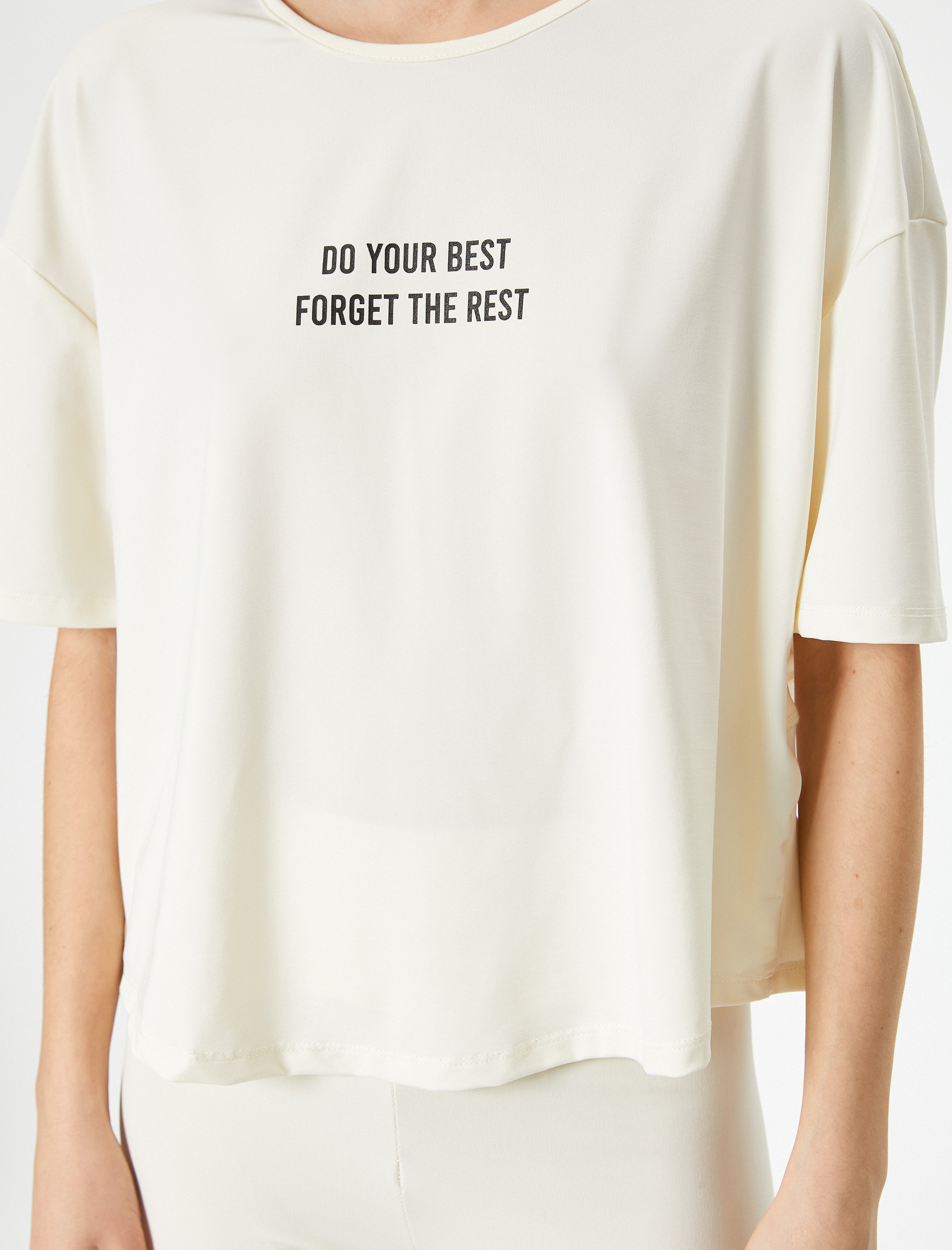   Spor Tişört Arkası Tül Detaylı Kısa Kollu Bisiklet Yaka Baskı Detaylı