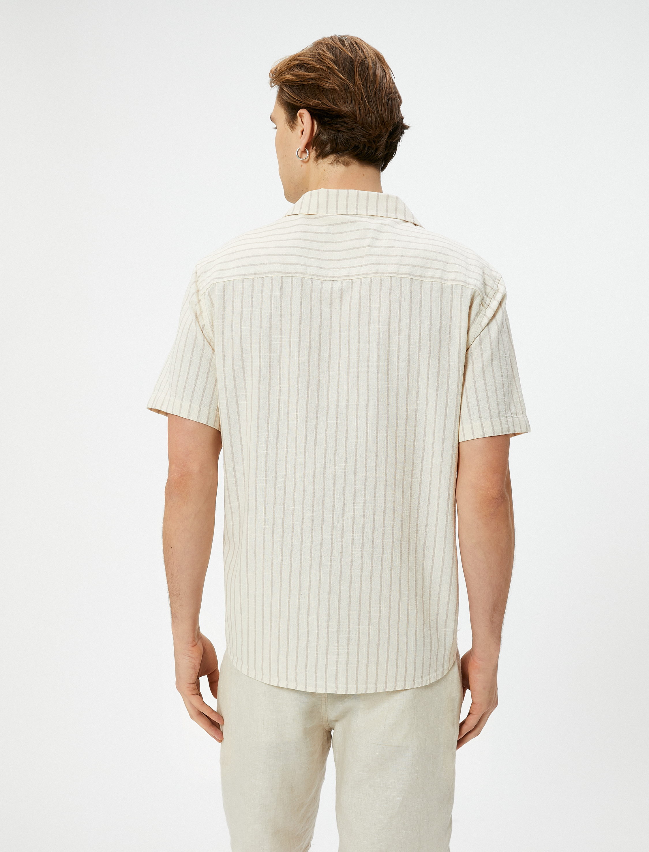 Yazlık Gömlek Kısa Kollu Devrik Yaka Düğmeli Regular Fit