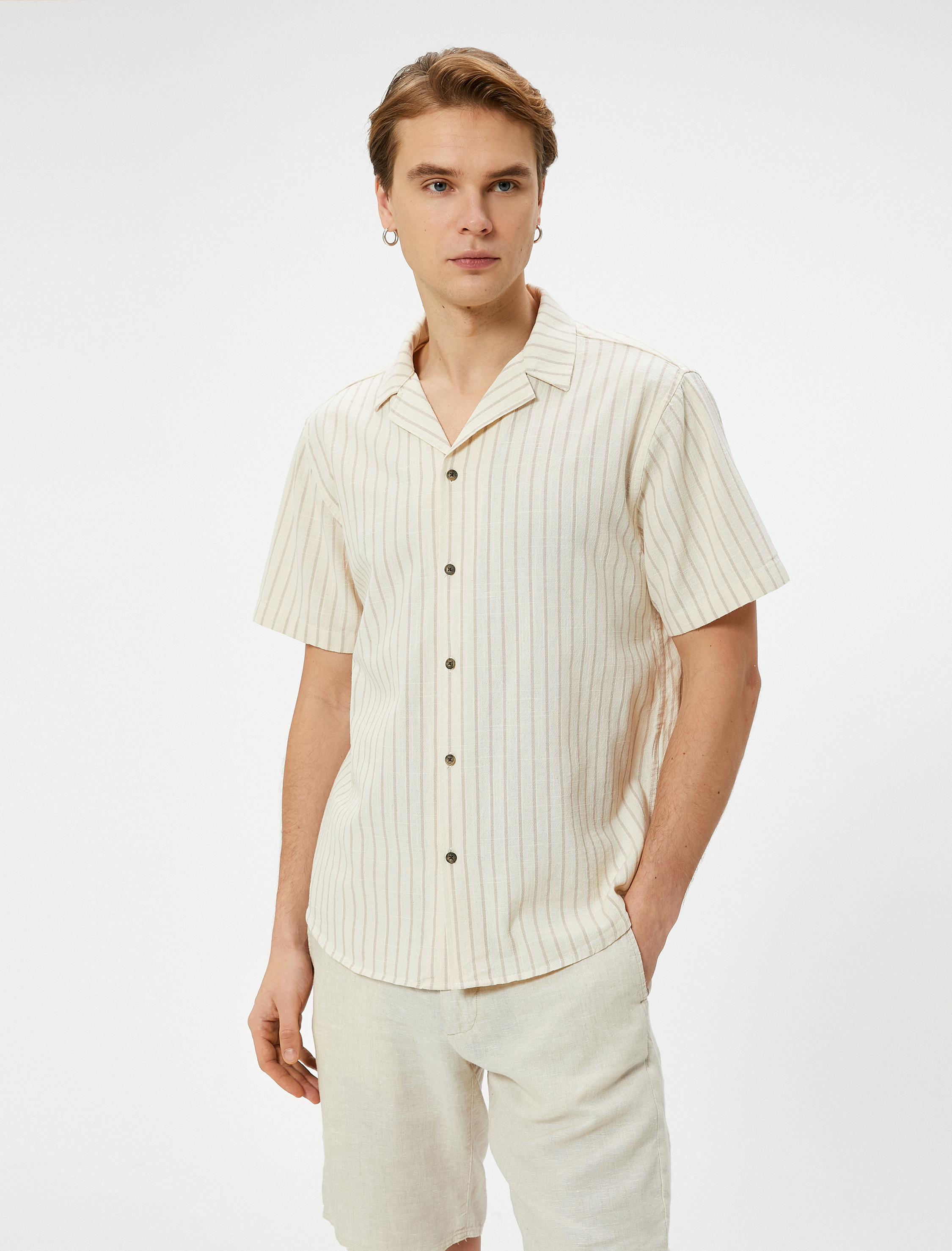 Yazlık Gömlek Kısa Kollu Devrik Yaka Düğmeli Regular Fit