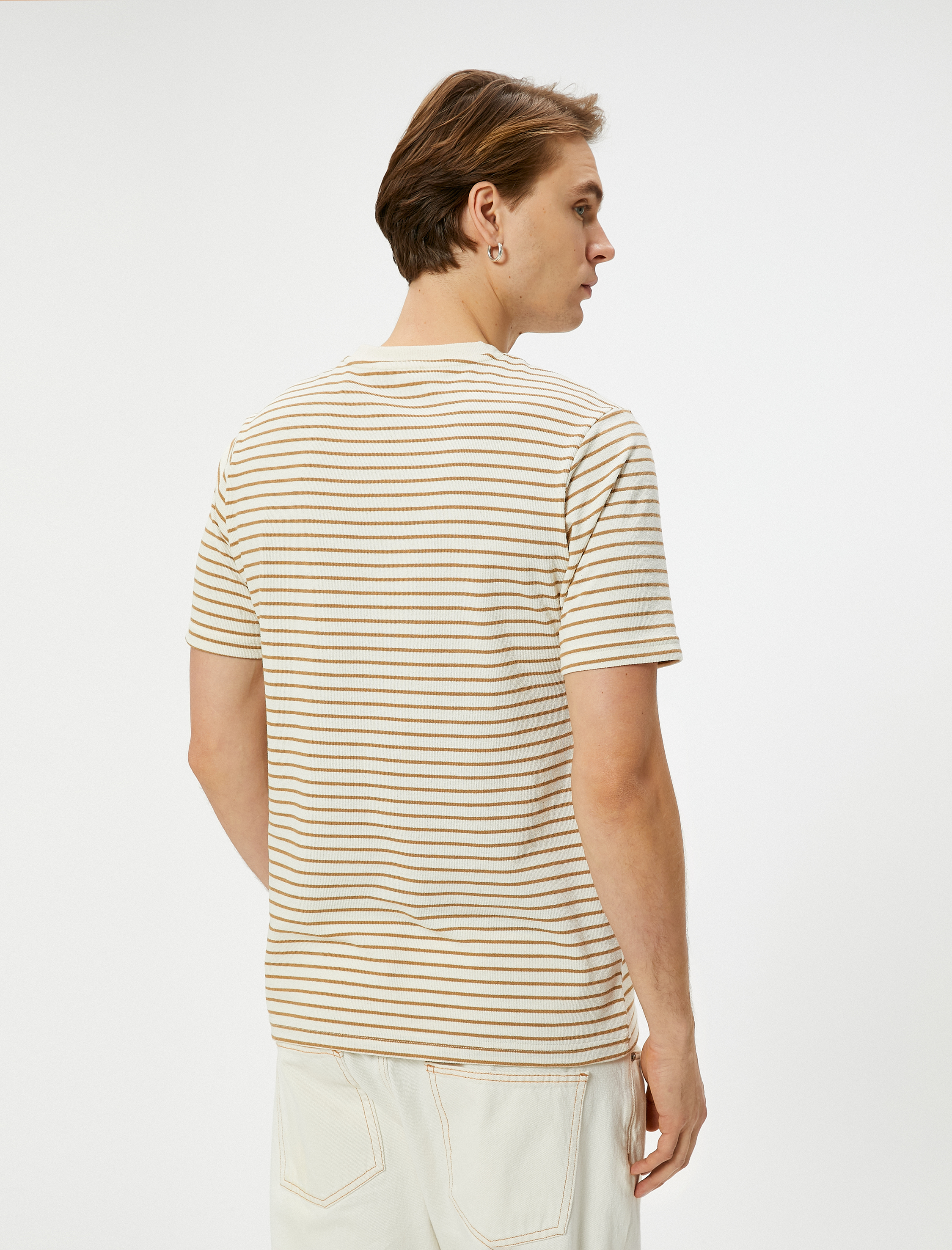   Basic Tişört Bisiklet Yaka Rahat Kesim Dokulu Viskon Karışımlı